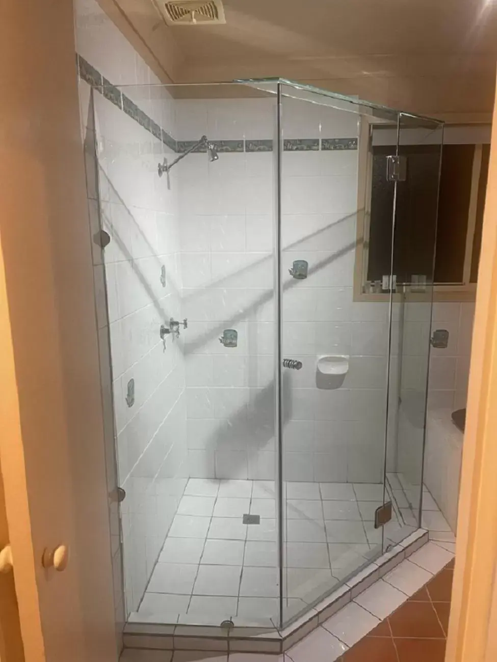 Shower, Bathroom in Tambaridge Bed & Breakfast