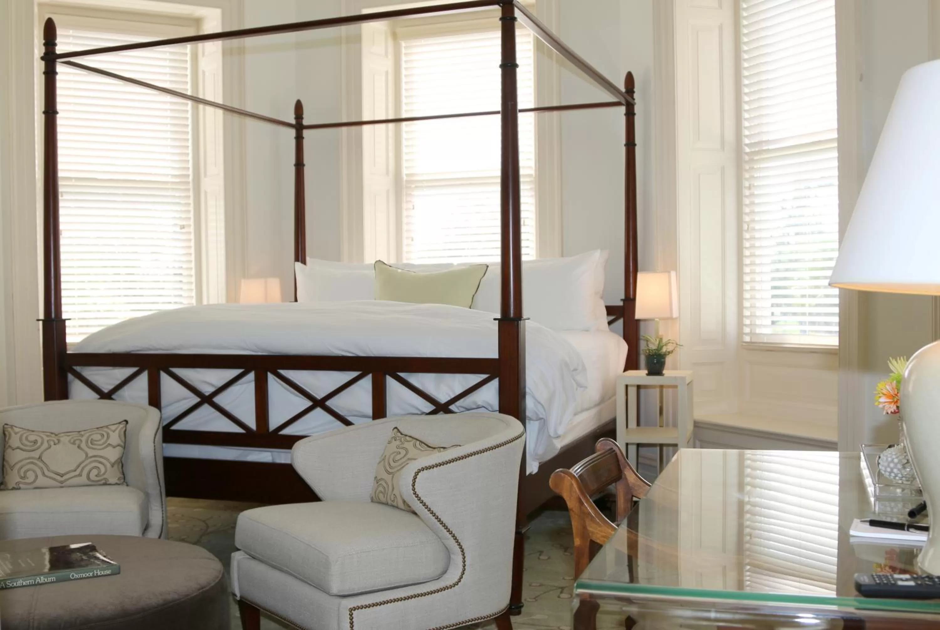 Photo of the whole room, Bed in Anchorage 1770