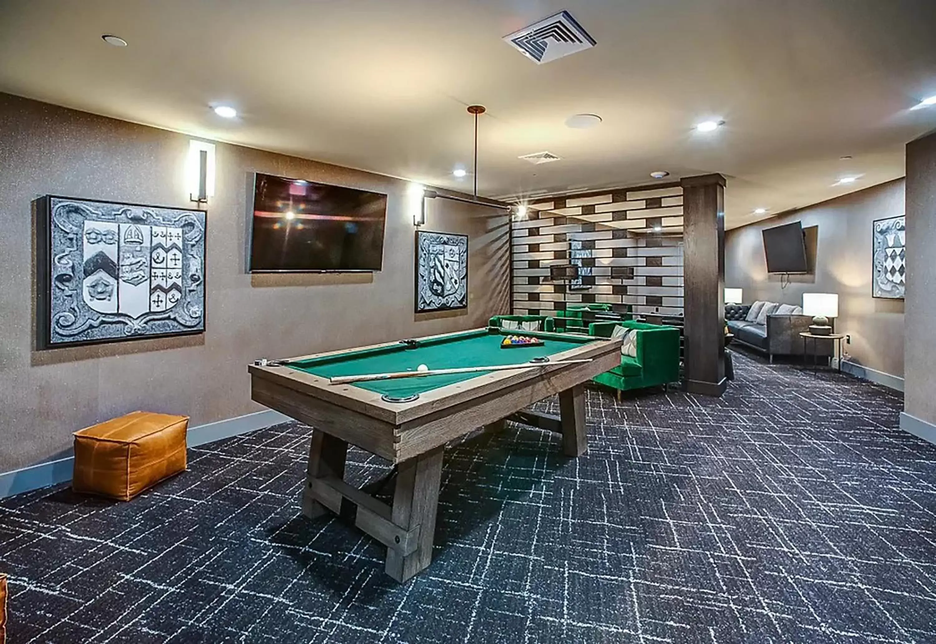 Communal lounge/ TV room, Billiards in Luxury Furnished Apartments by Hyatus Downtown at Yale
