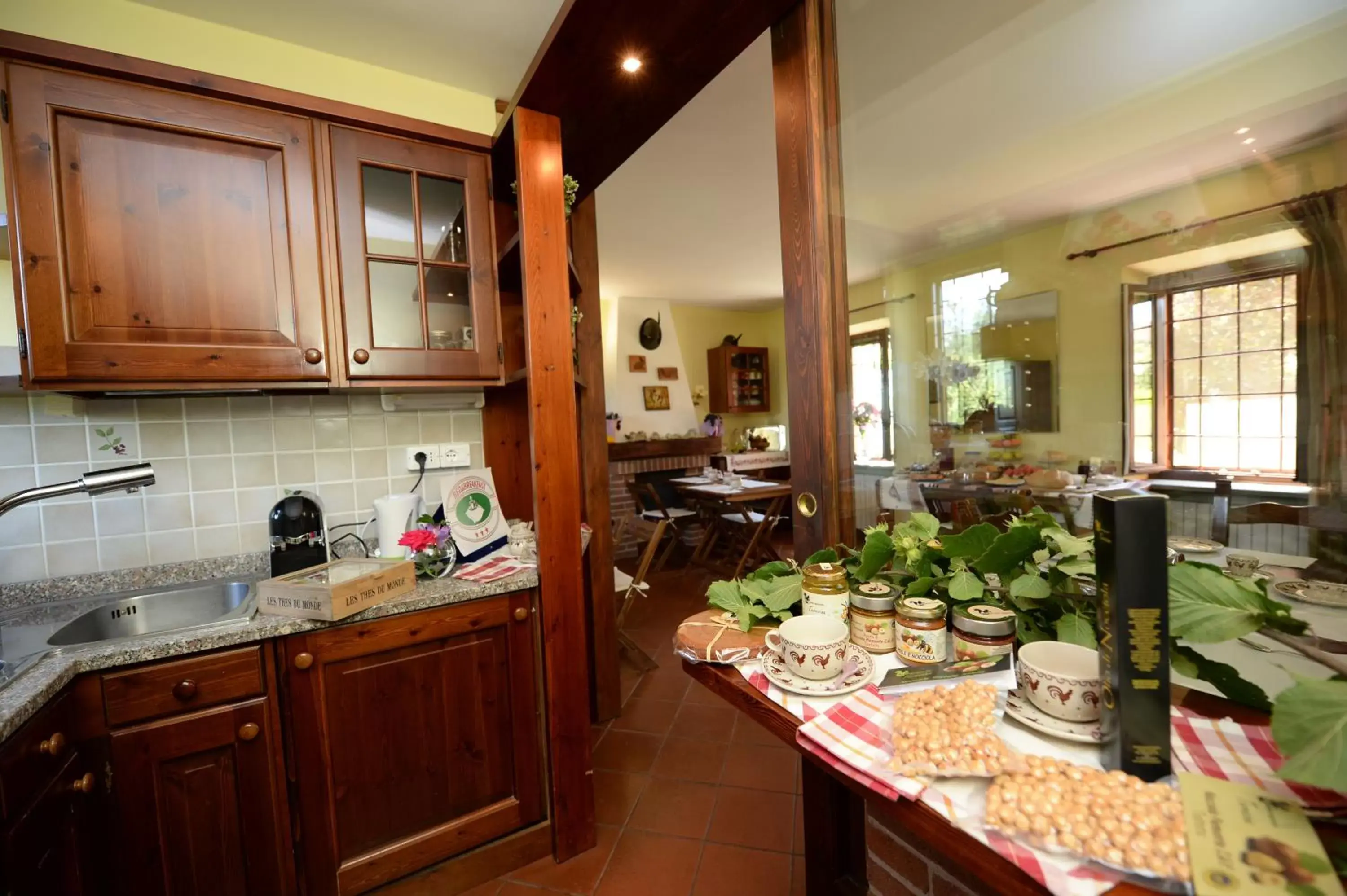 Restaurant/places to eat, Kitchen/Kitchenette in La Valle B&B