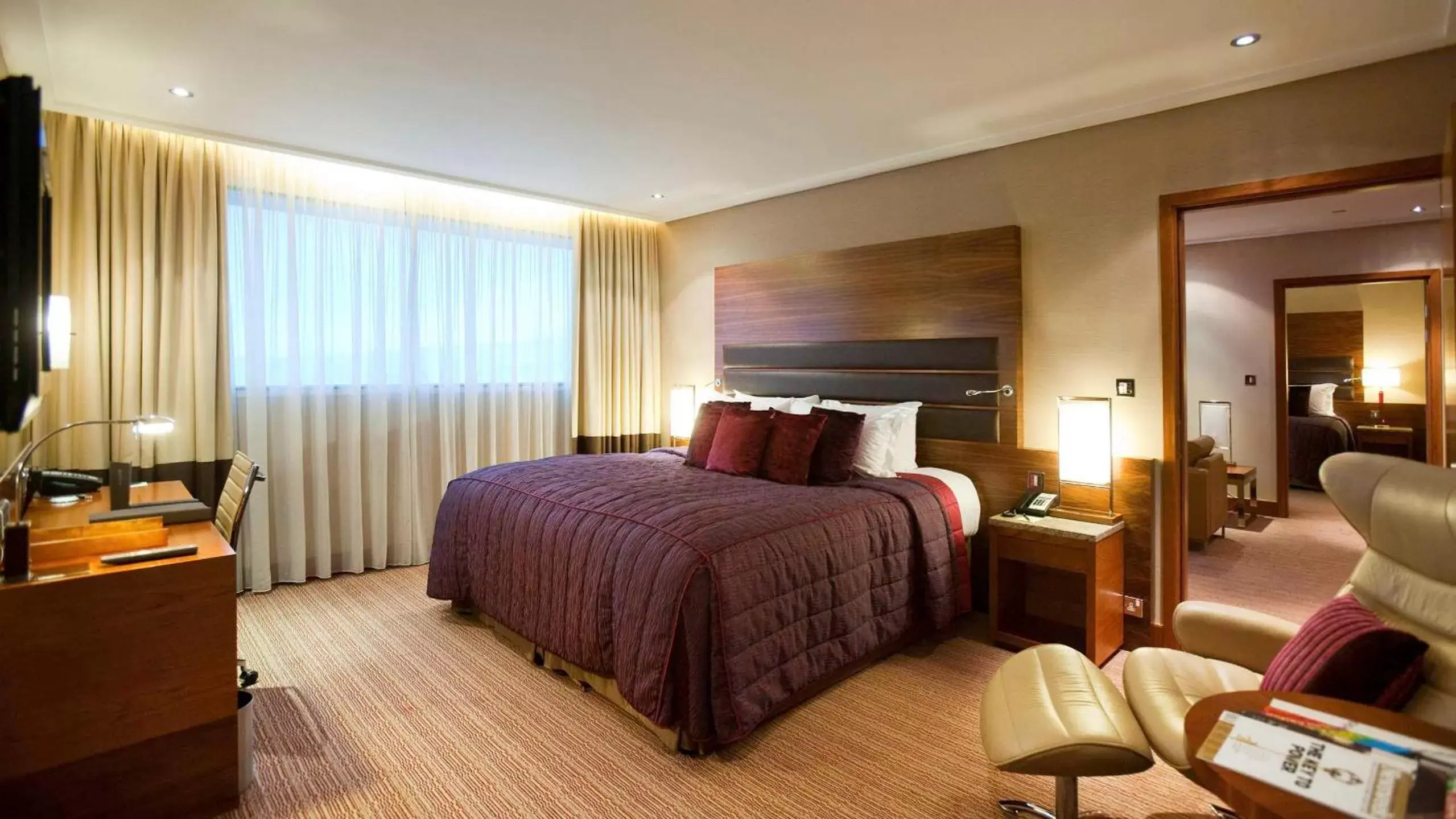 Photo of the whole room, Bed in Sofitel London Heathrow