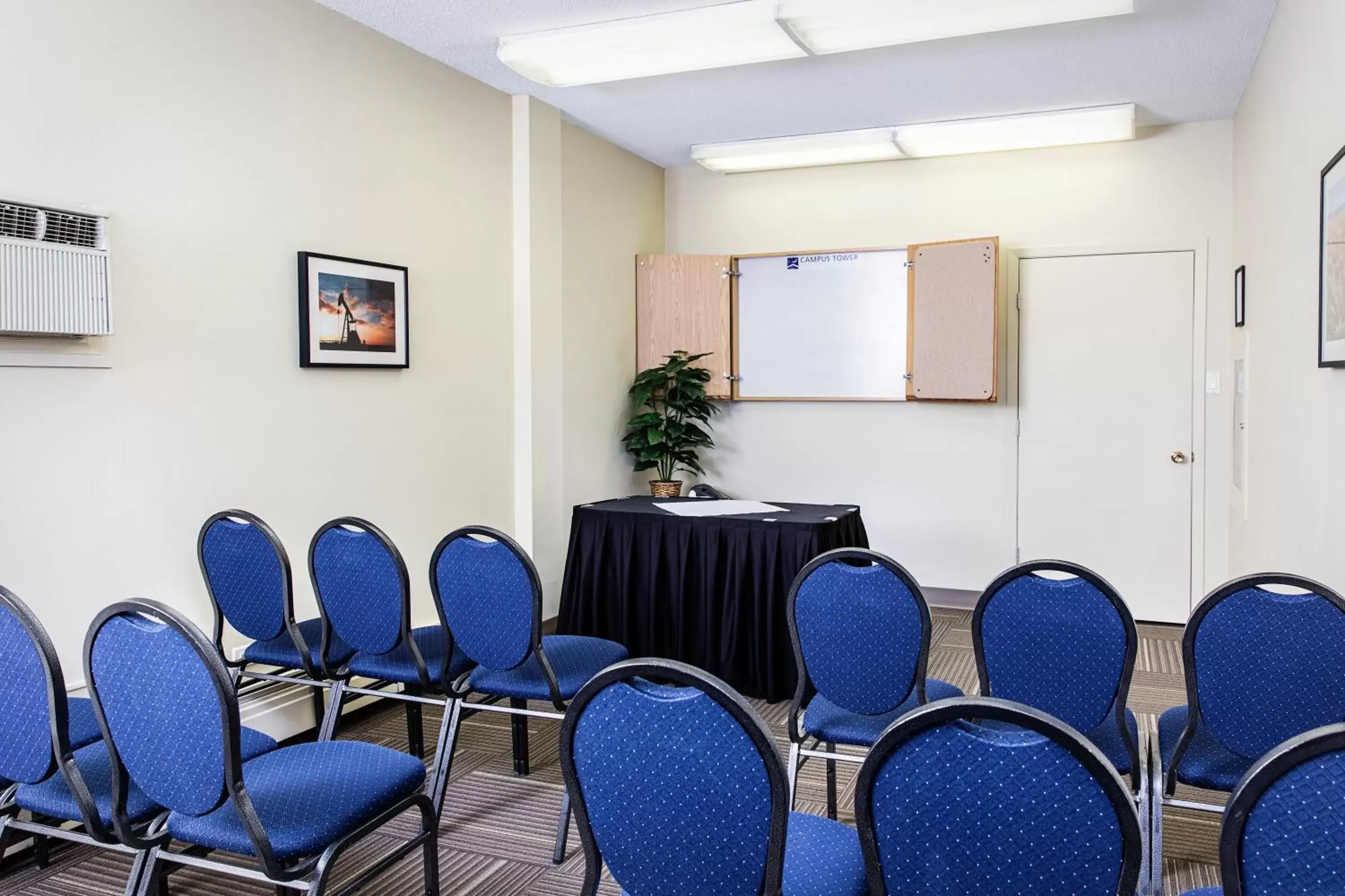 Banquet/Function facilities in Campus Tower Suite Hotel