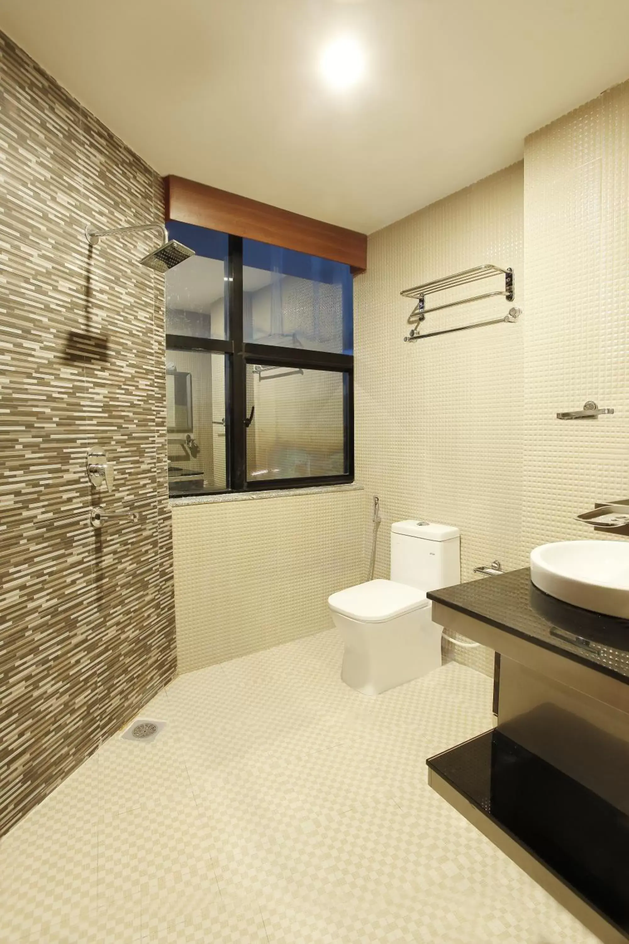 Shower, Bathroom in Hotel Meridian Suite