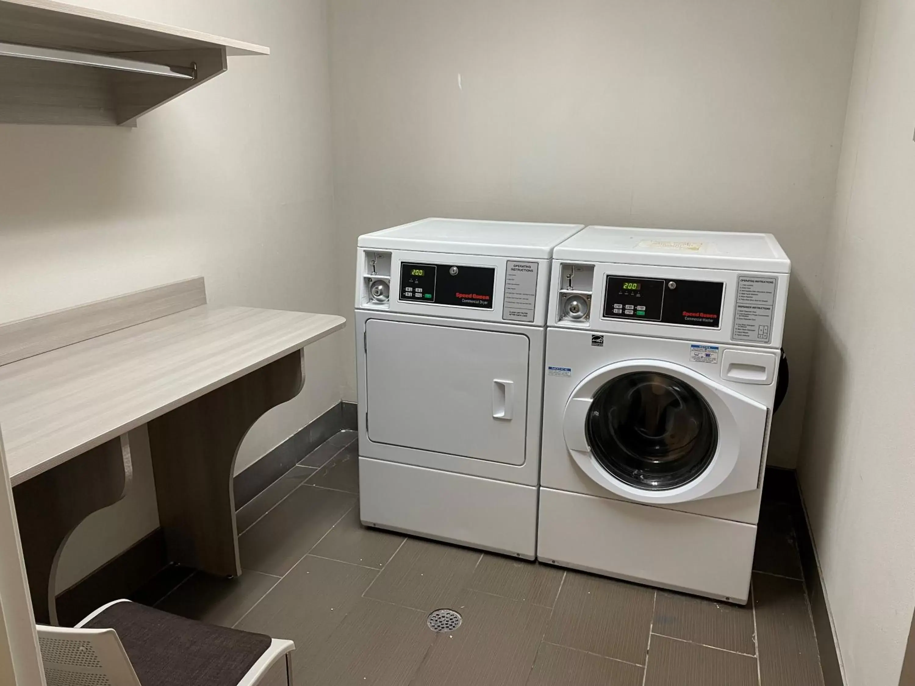 laundry, Kitchen/Kitchenette in Microtel Inn & Suites by Wyndham Rochester South Mayo Clinic