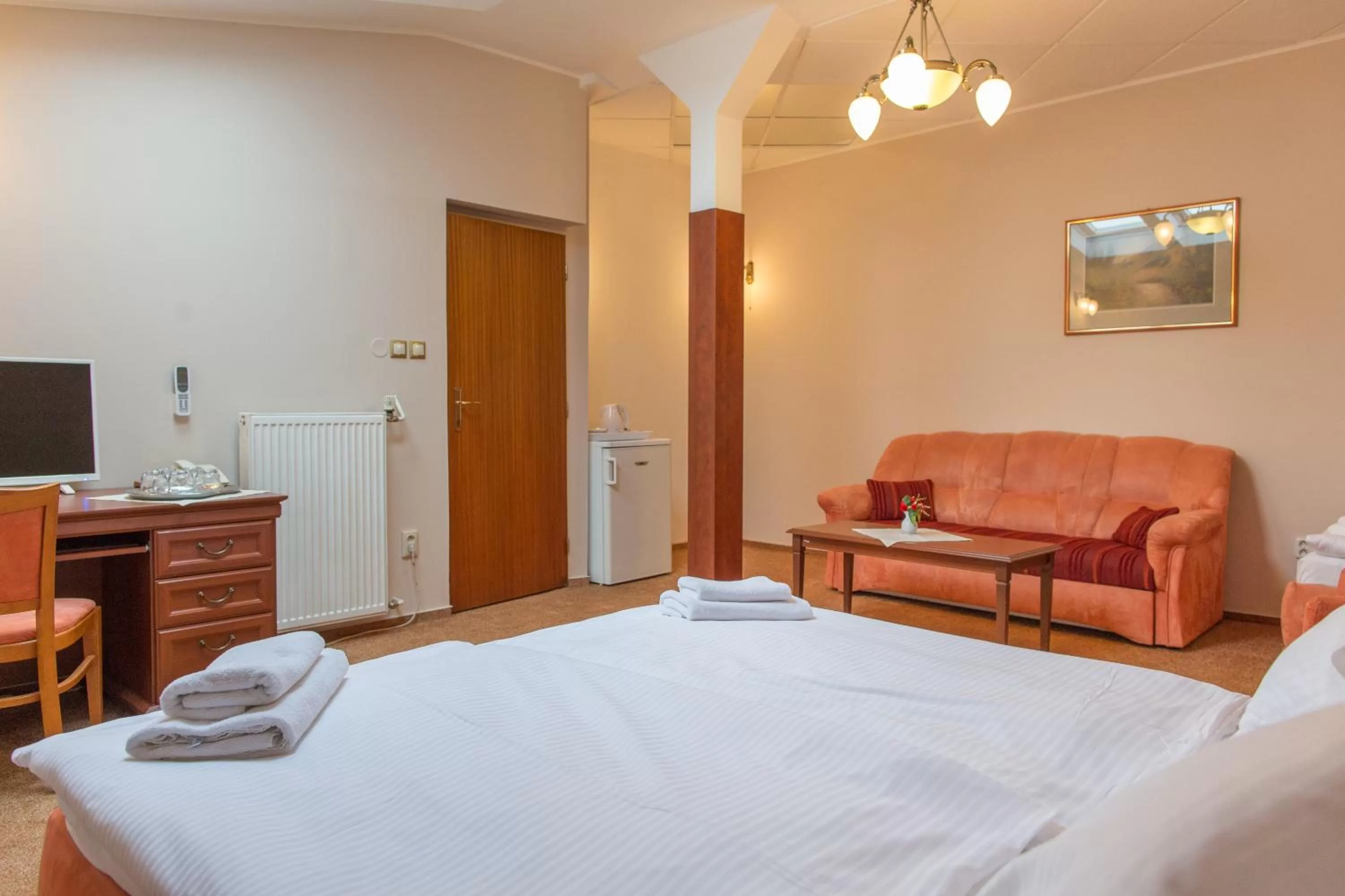 Photo of the whole room, Bed in Hotel Grand