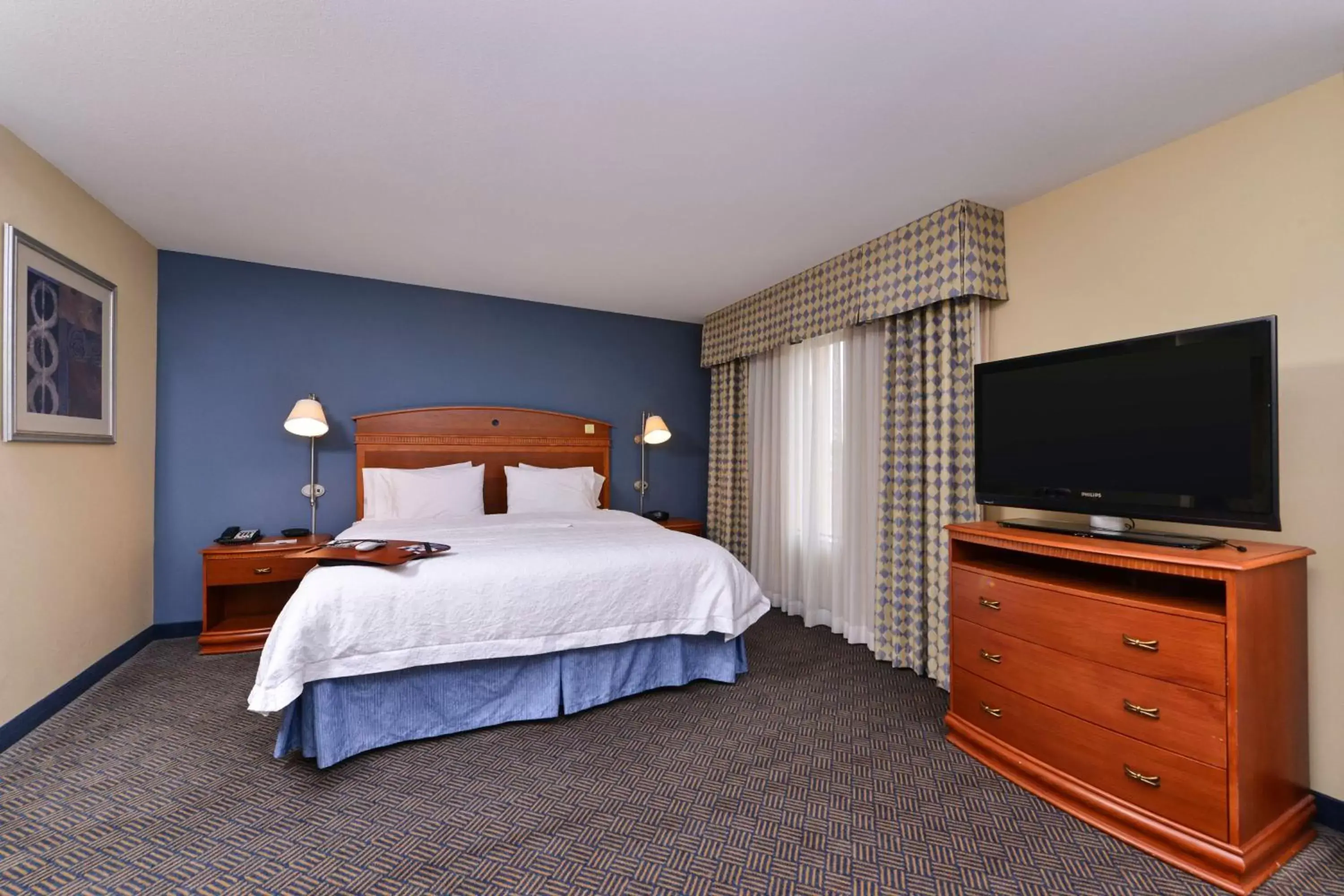 Bed in Hampton Inn Evanston Bed in Hampton Inn Evanston