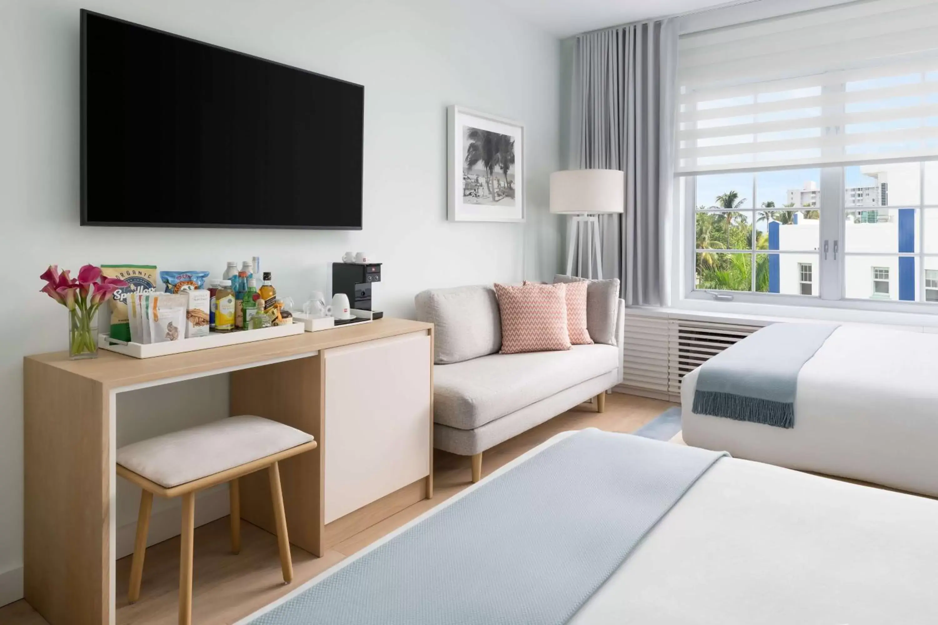 Bedroom, TV/Entertainment Center in The Gabriel Miami South Beach, Curio Collection by Hilton