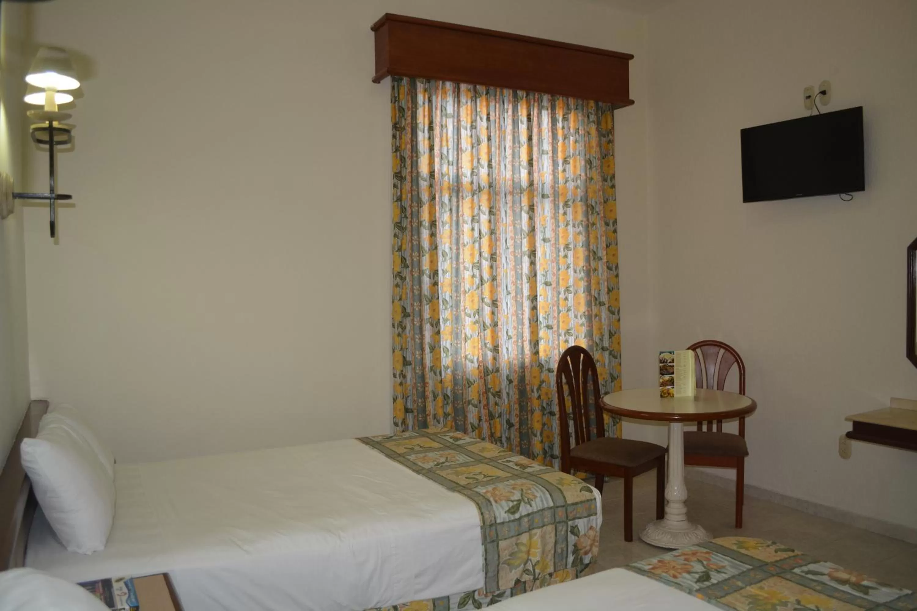 Double Room with Two Double Beds in Hotel Ruiz Milán
