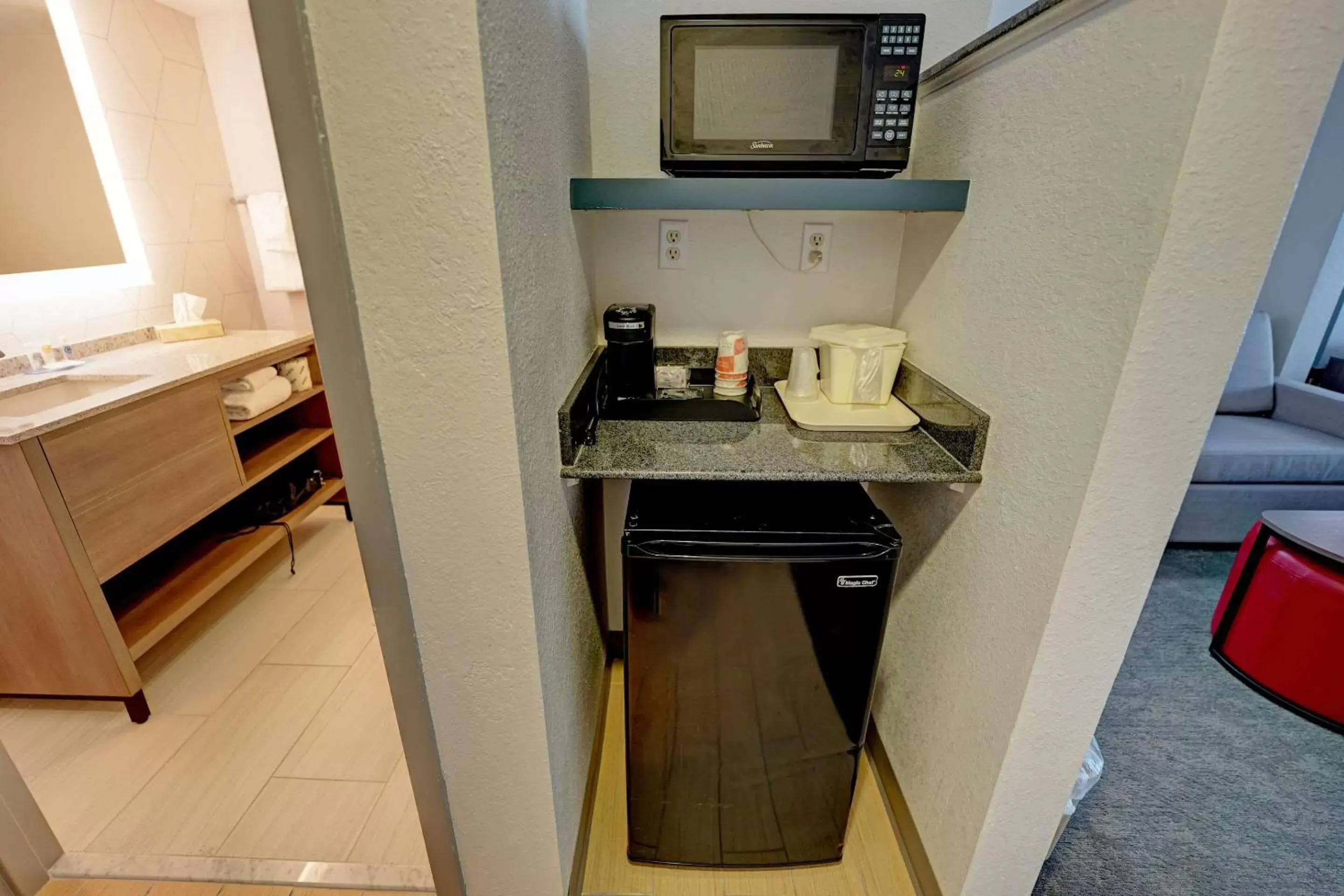 Bedroom, Kitchen/Kitchenette in Comfort Suites Ocean City West