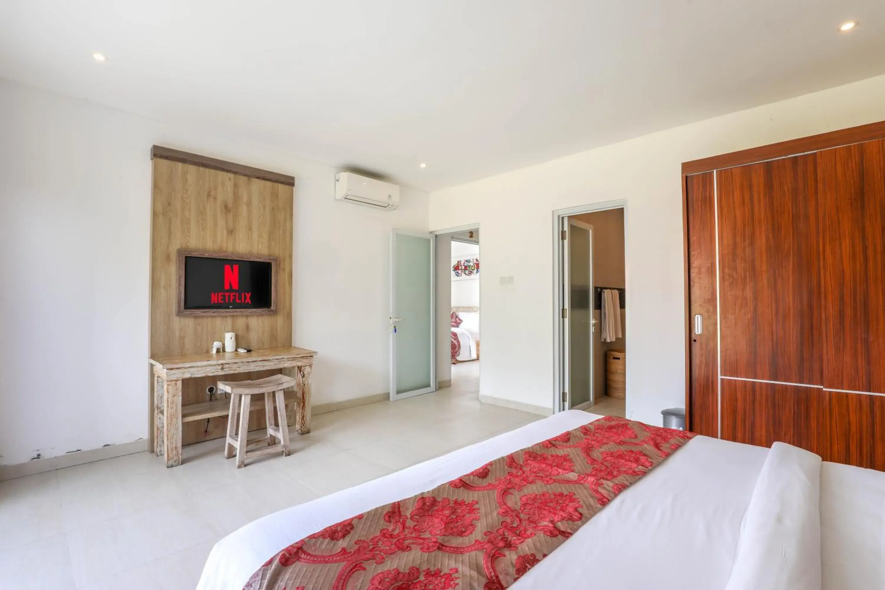 TV and multimedia, Bed in Puri Bagus Villa Legian Kuta