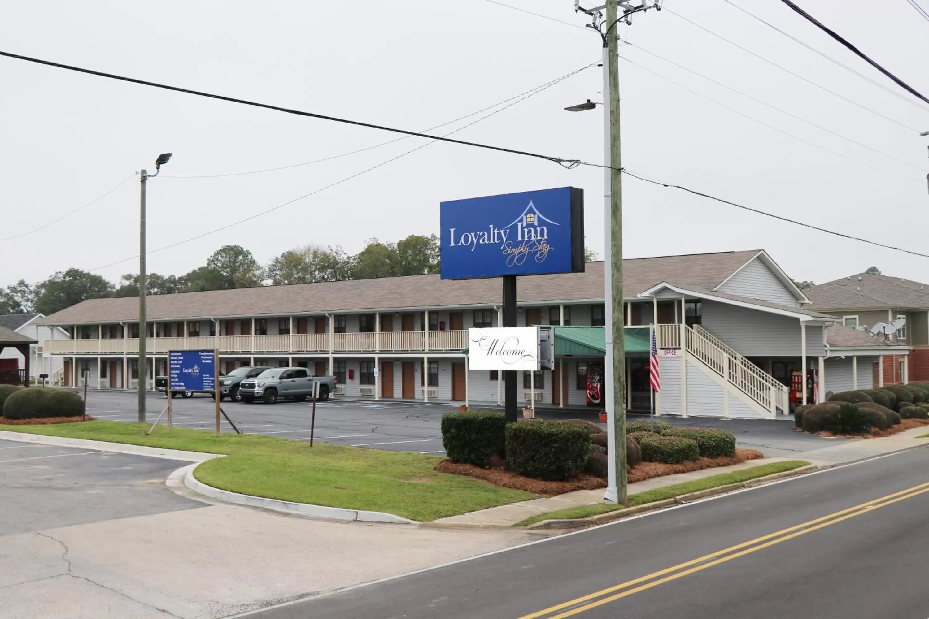 Property building in Loyalty Inn Hawkinsville