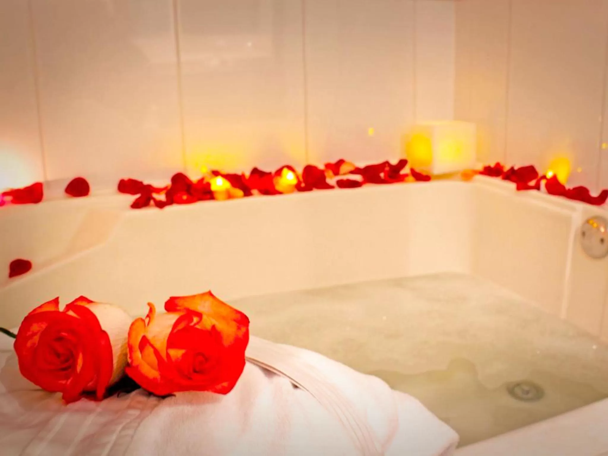 Shower in Hotel 104 Art Suites