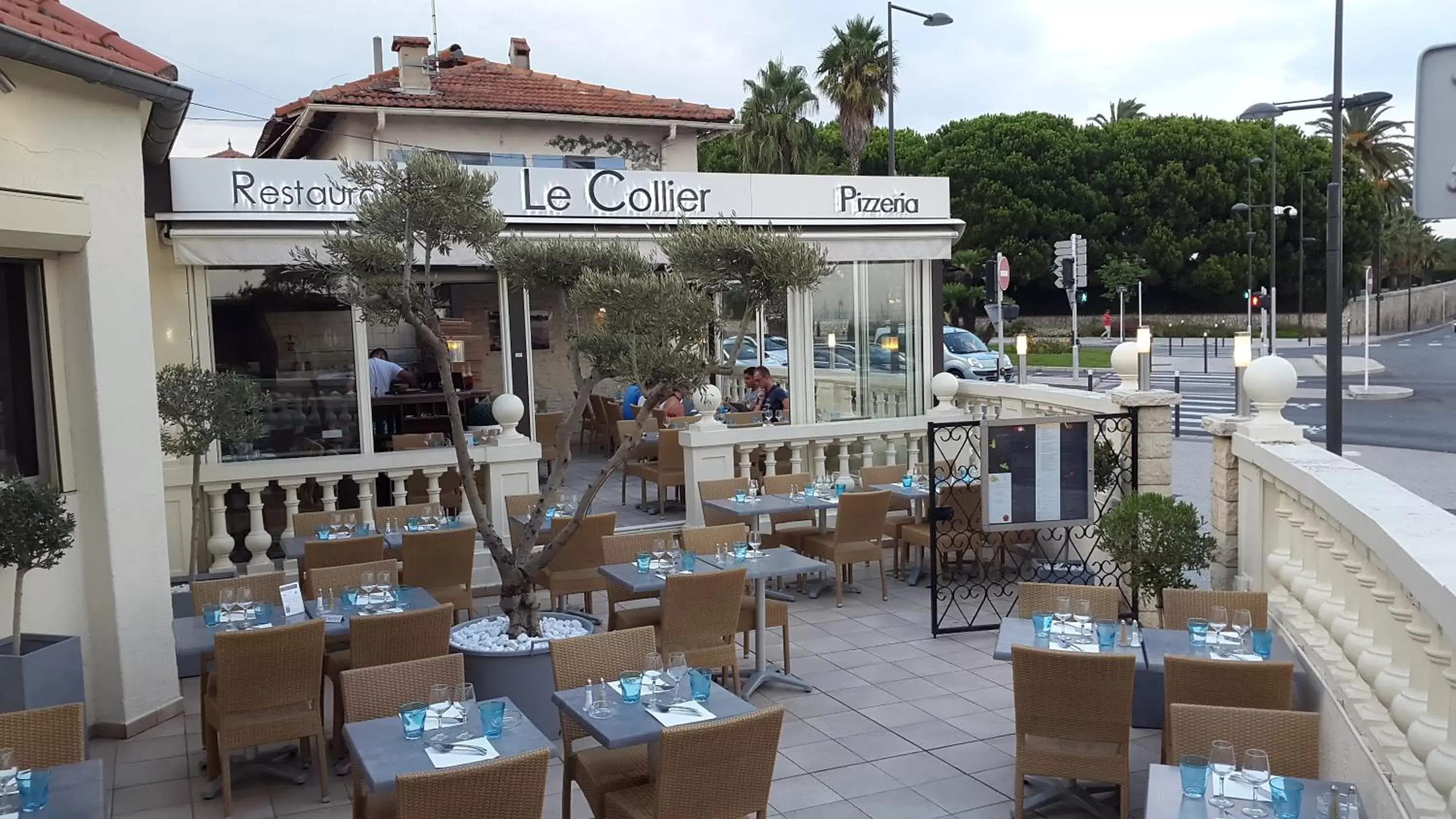 Patio, Restaurant/Places to Eat in Hôtel Le Collier