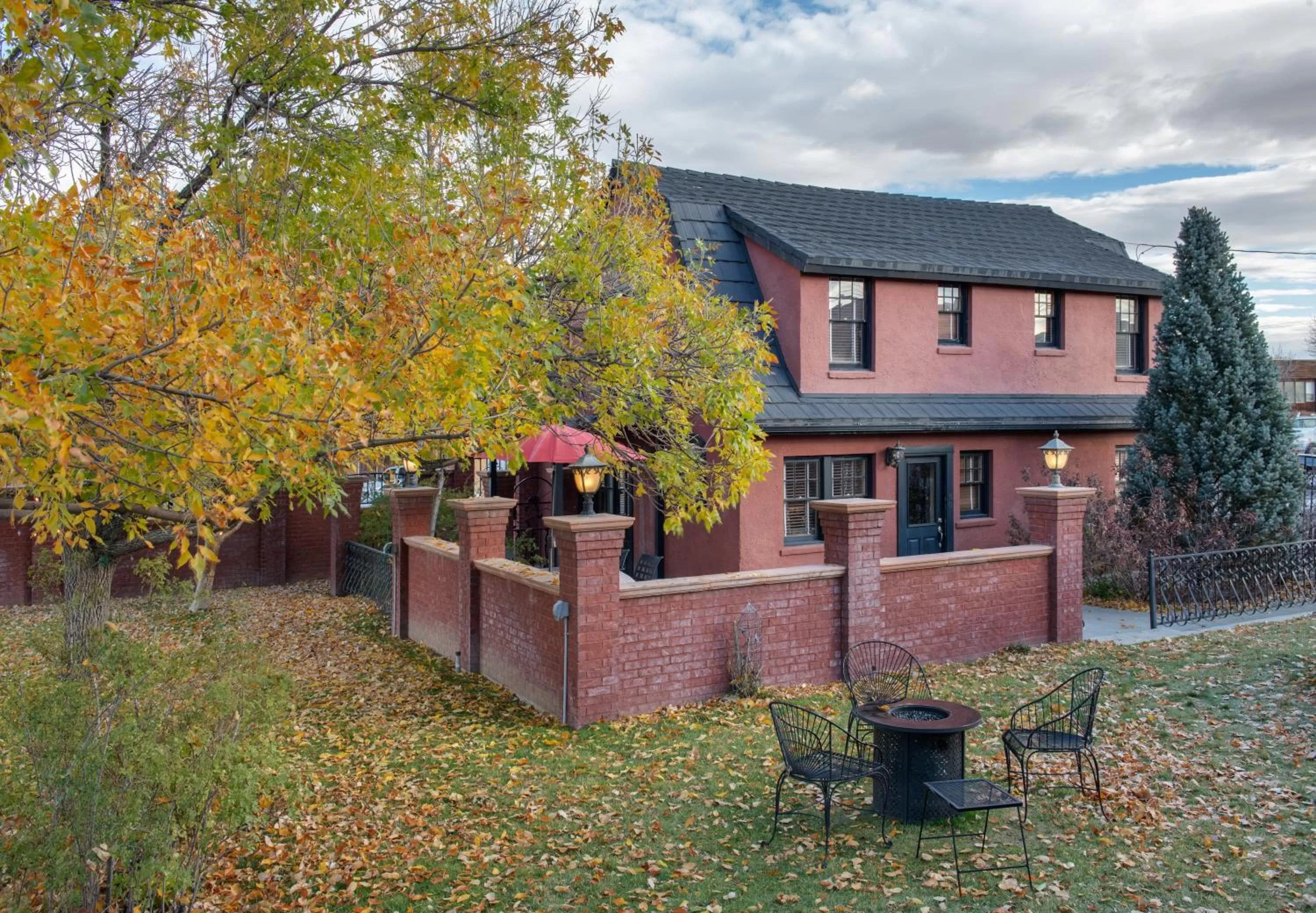 Garden in Chamberlin Inn