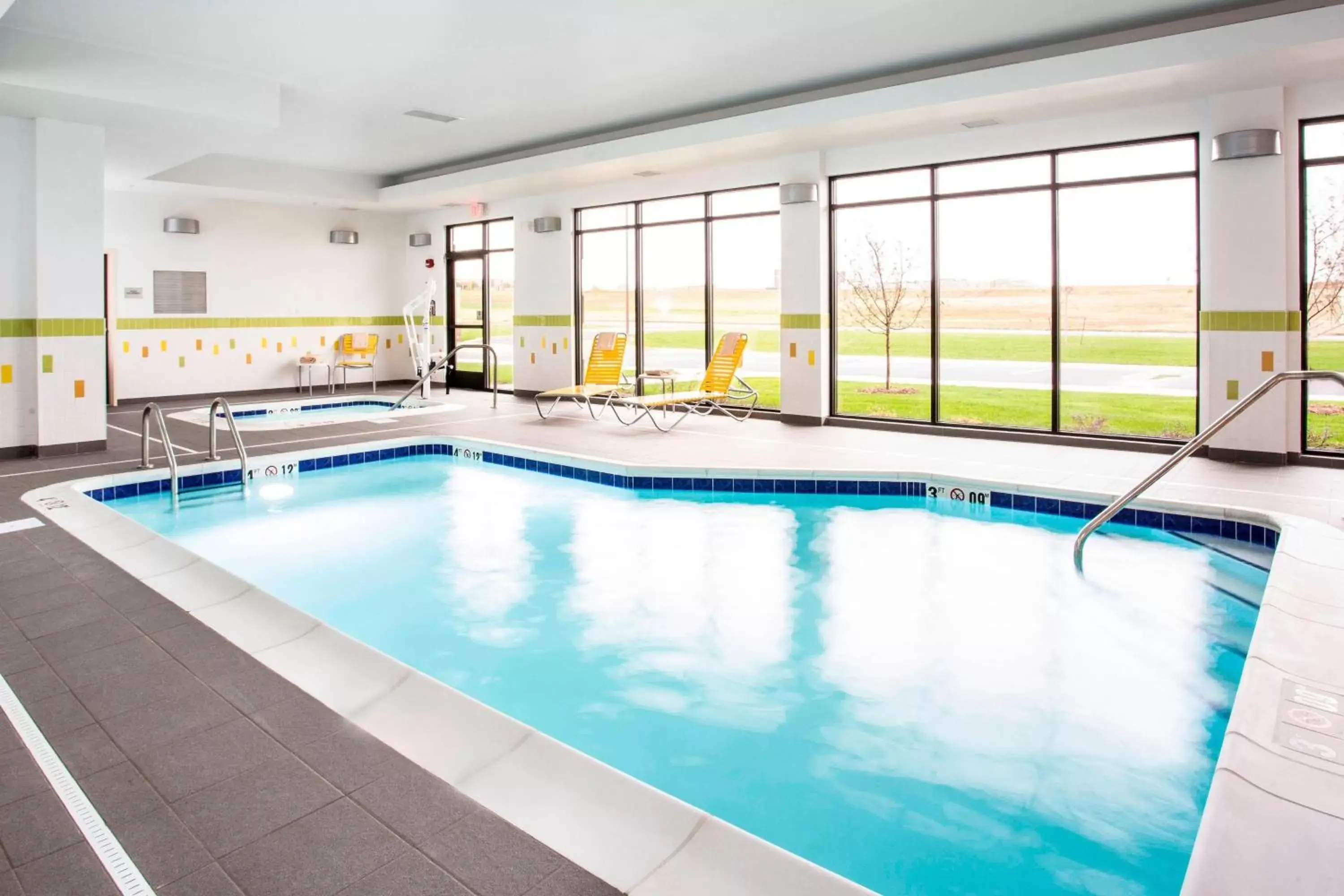 Swimming Pool in Fairfield Inn & Suites By Marriott Sioux Falls Airport