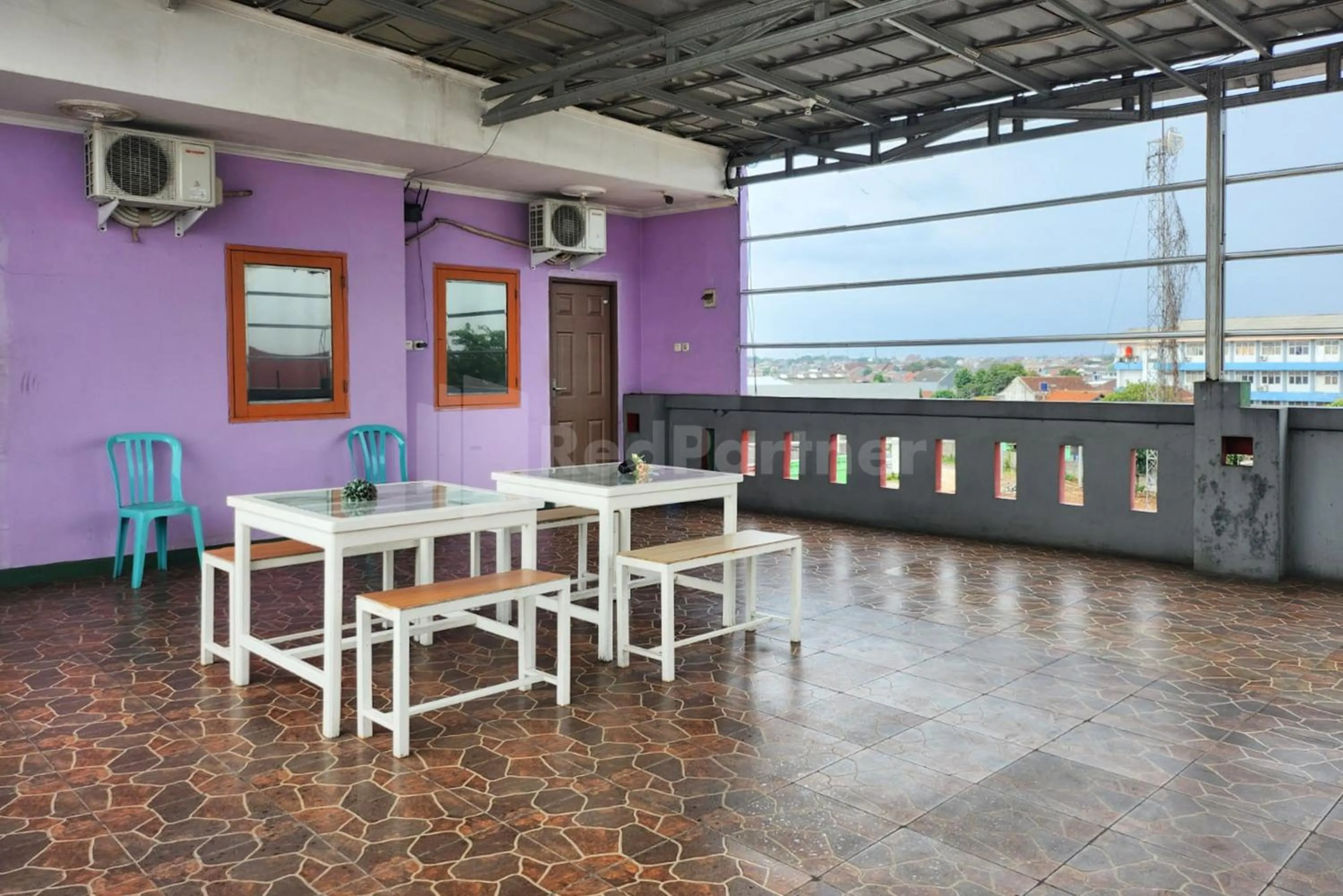 Property building in OYO 1319 Puspita Guesthouse