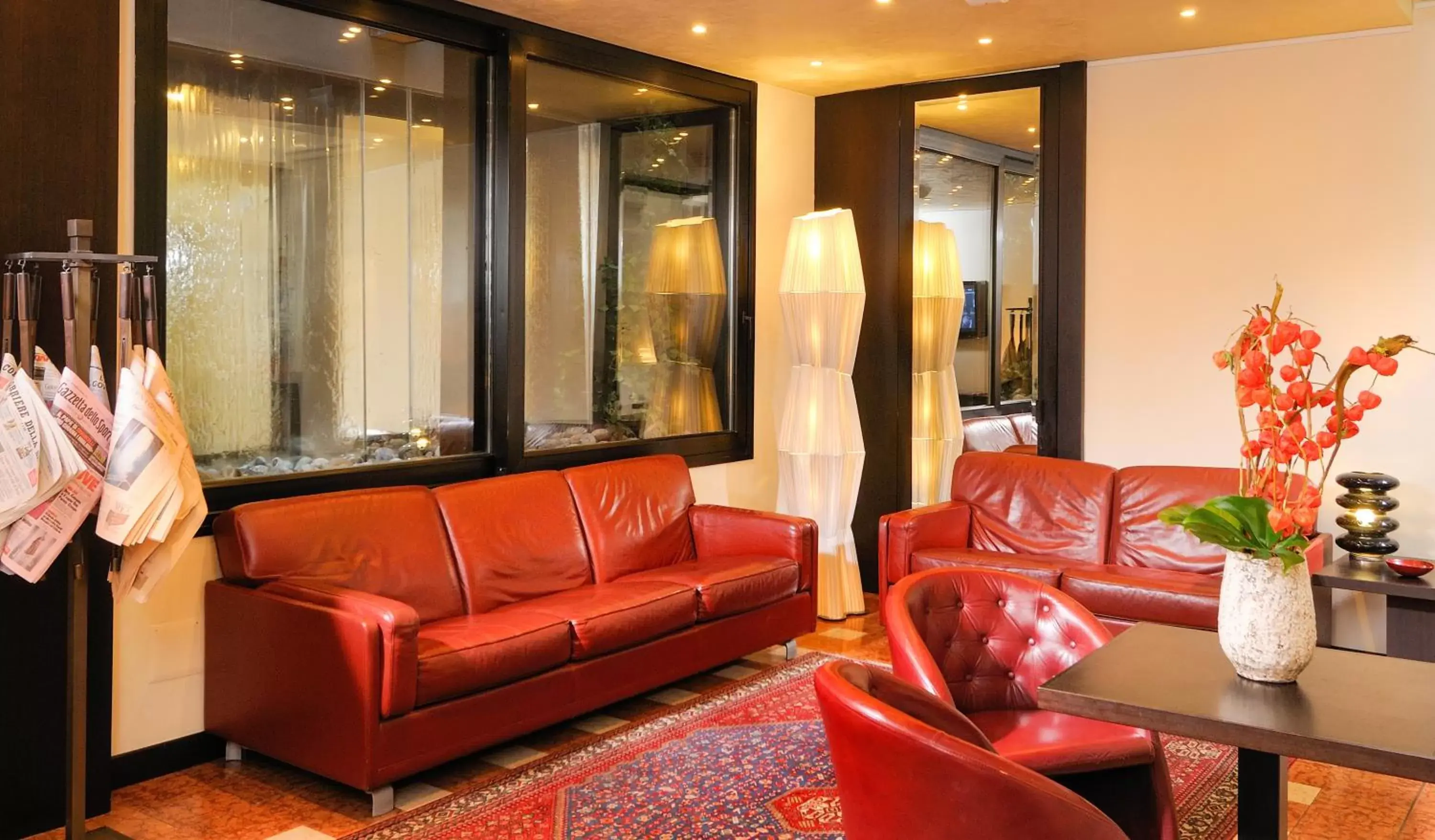 Communal lounge/ TV room, Seating Area in PHI HOTEL BOLOGNA "Al Cappello Rosso"