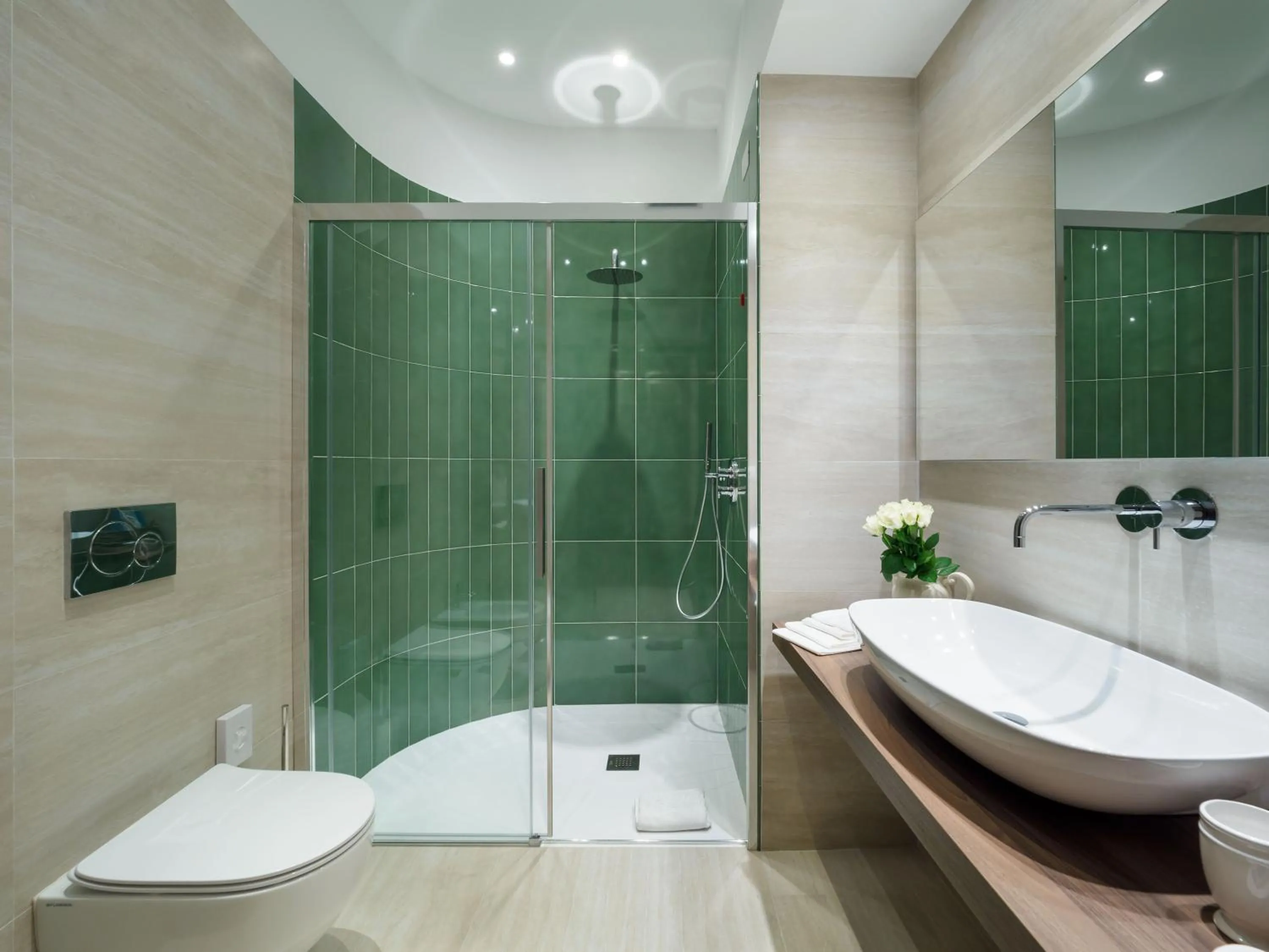 Shower in Hotel Sirius