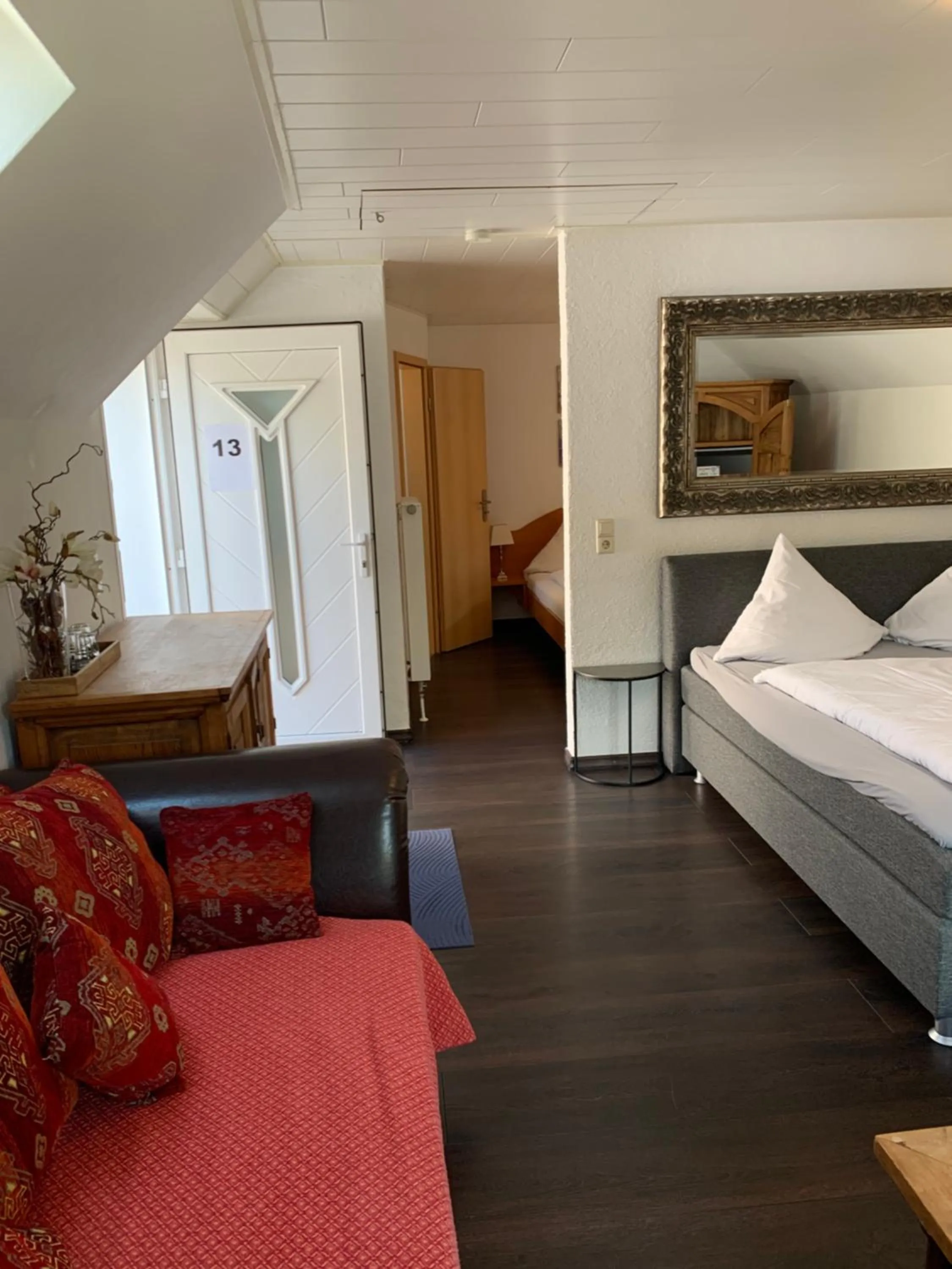 Bed in Stumbergers Hotel - free parking -