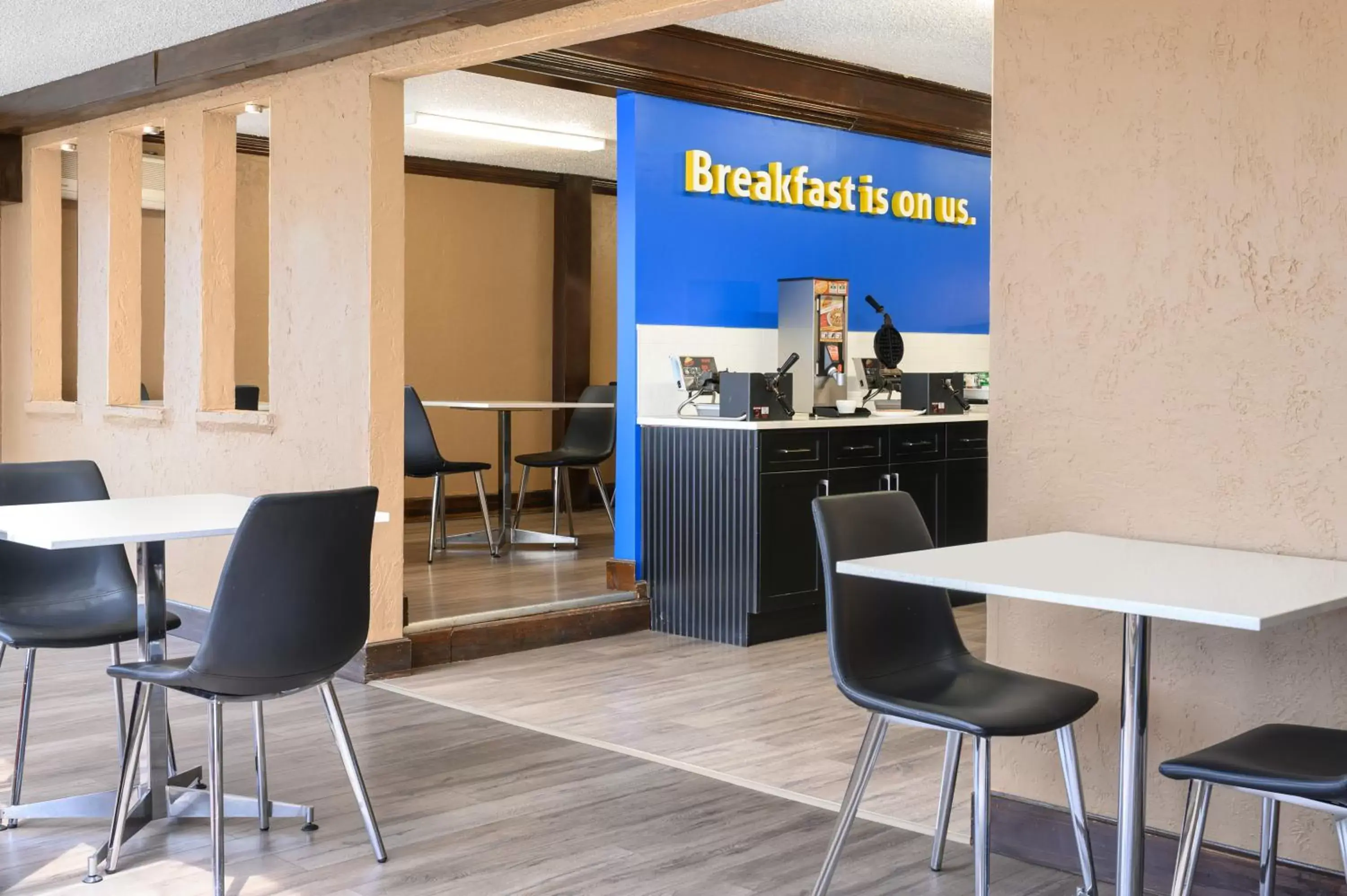 Breakfast, Kitchen/Kitchenette in Days Inn by Wyndham Fredericton