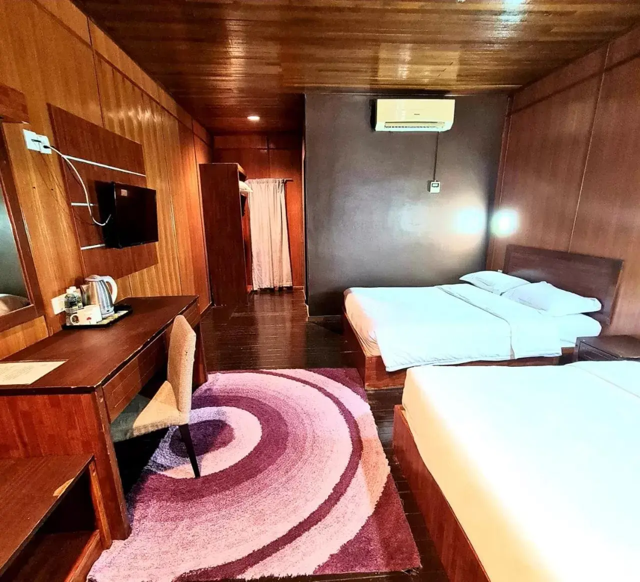 Bed in Langgura Baron Resort