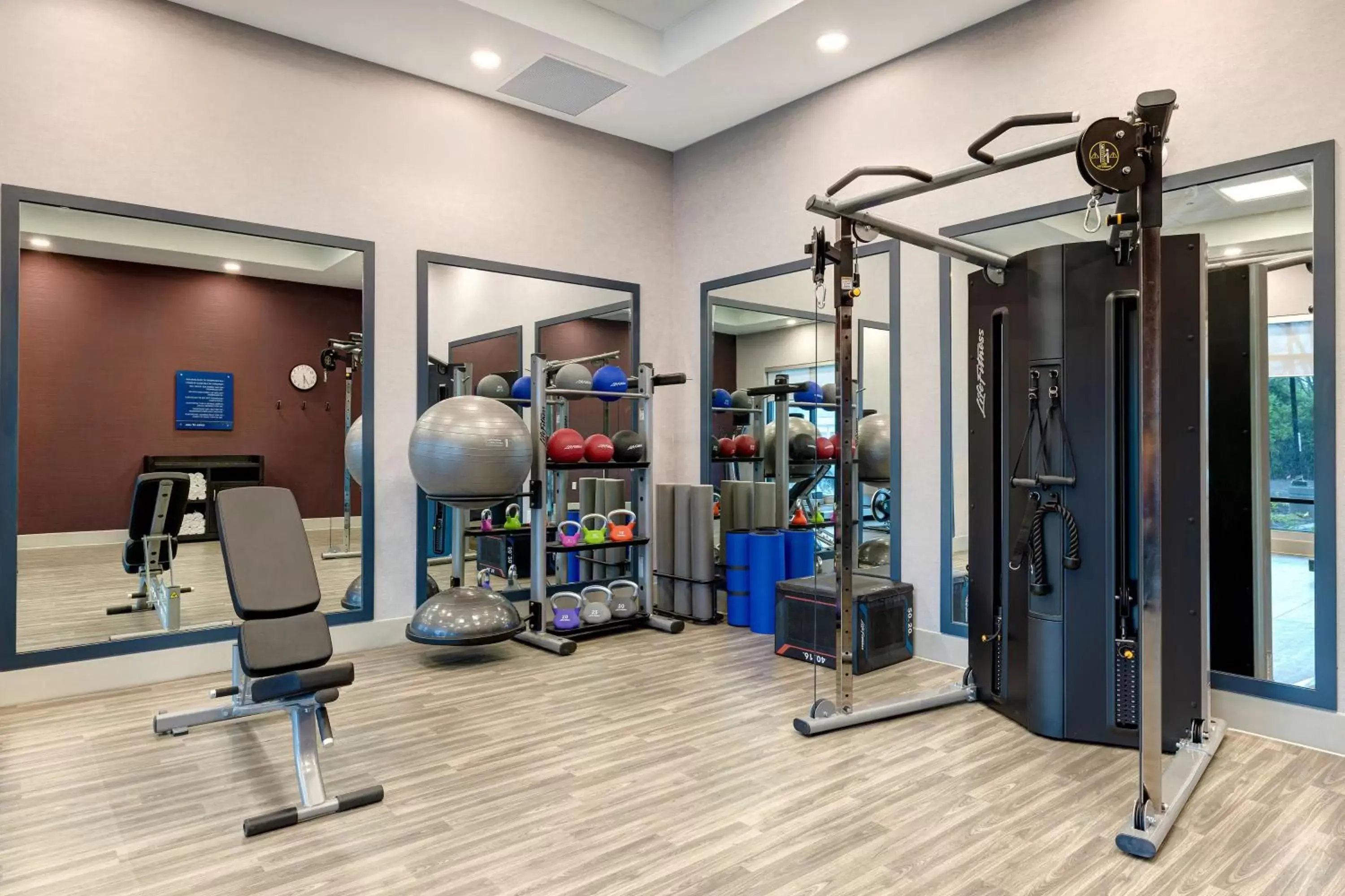 Fitness centre/facilities, Fitness Center/Facilities in Hampton Inn & Suites Burlington, Ontario, Canada