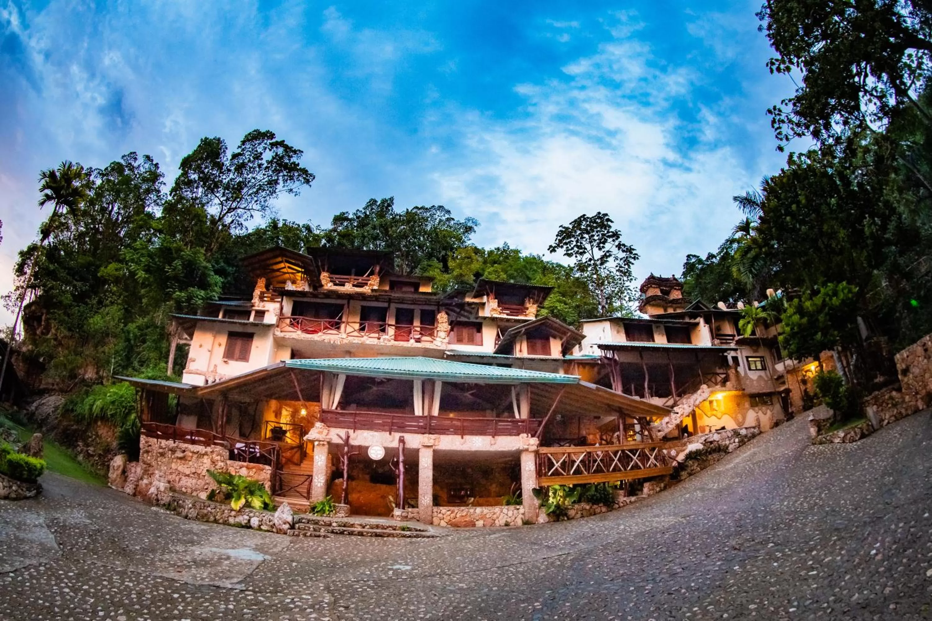 Property building in Altos de Caño Hondo