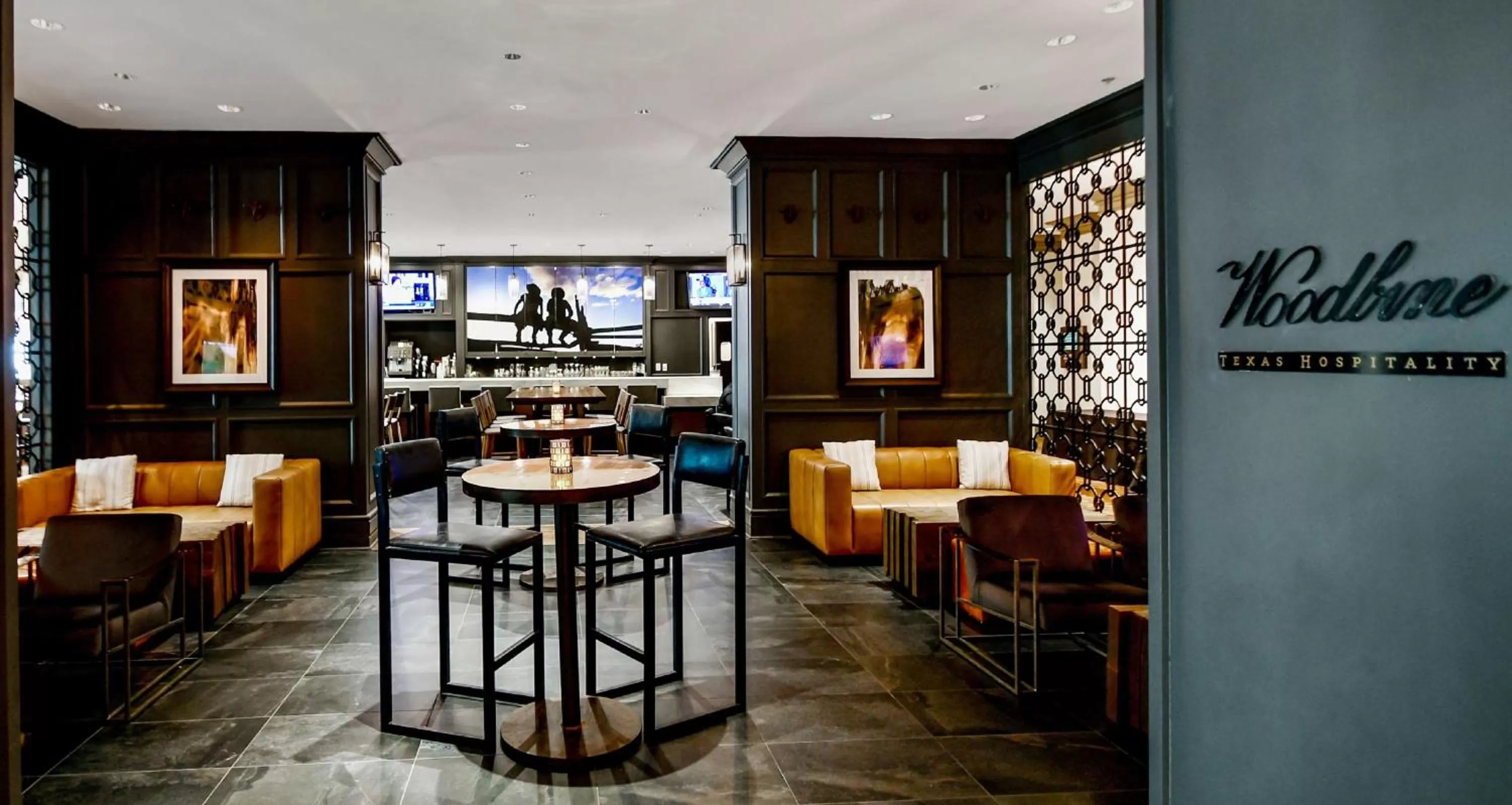 Lounge or bar in Hilton Dallas-Park Cities