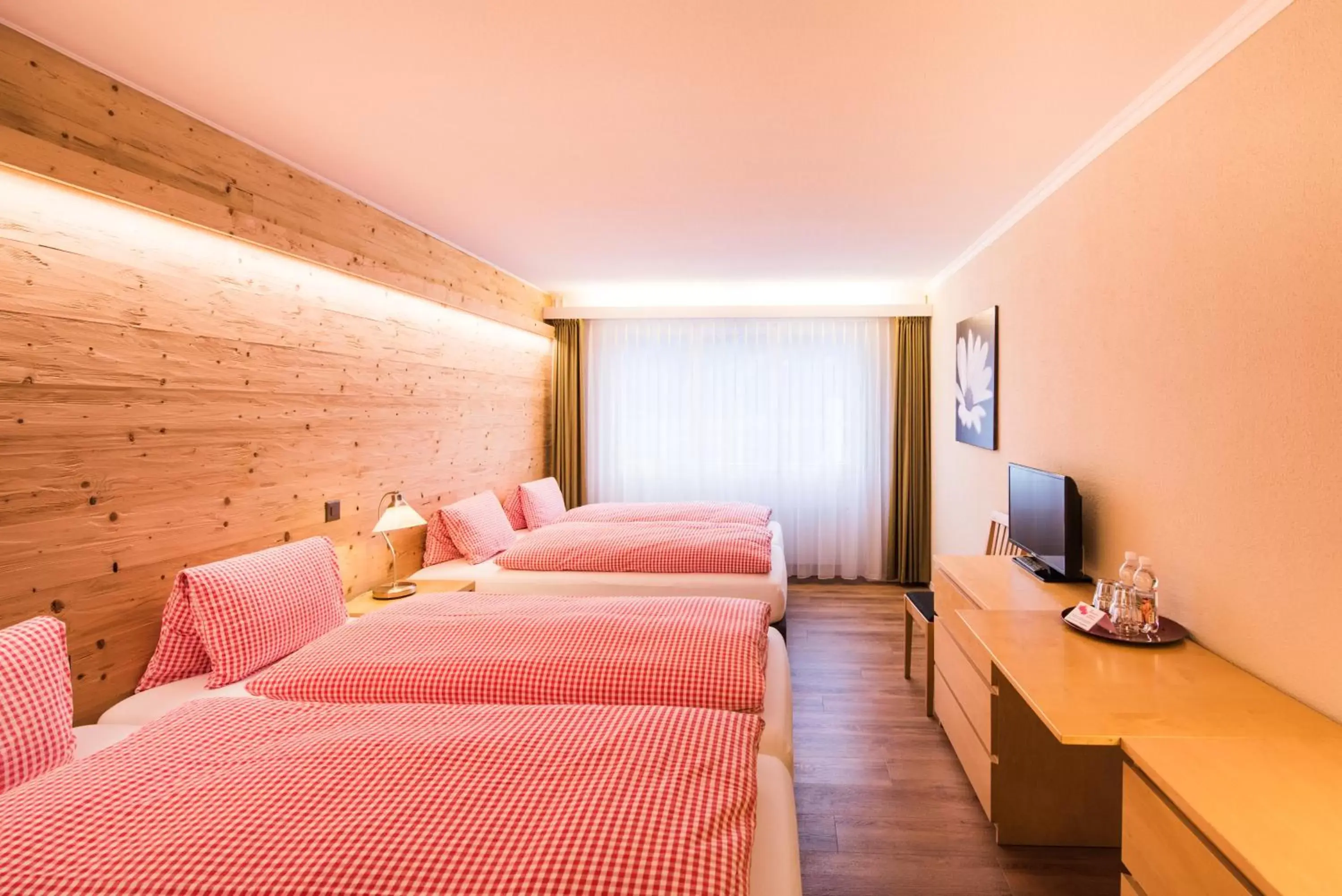 Bedroom, Bed in Hotel Weisses Kreuz