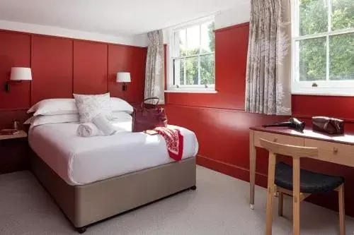Bedroom, Bed in The Goodenough Hotel London