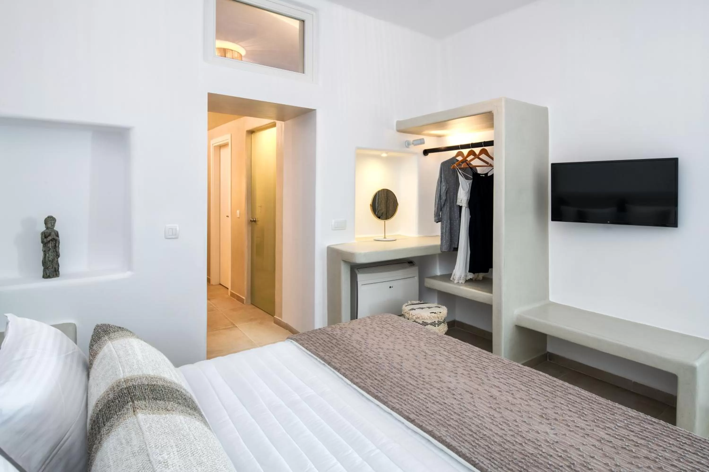 Bedroom, Bed in Hill Suites