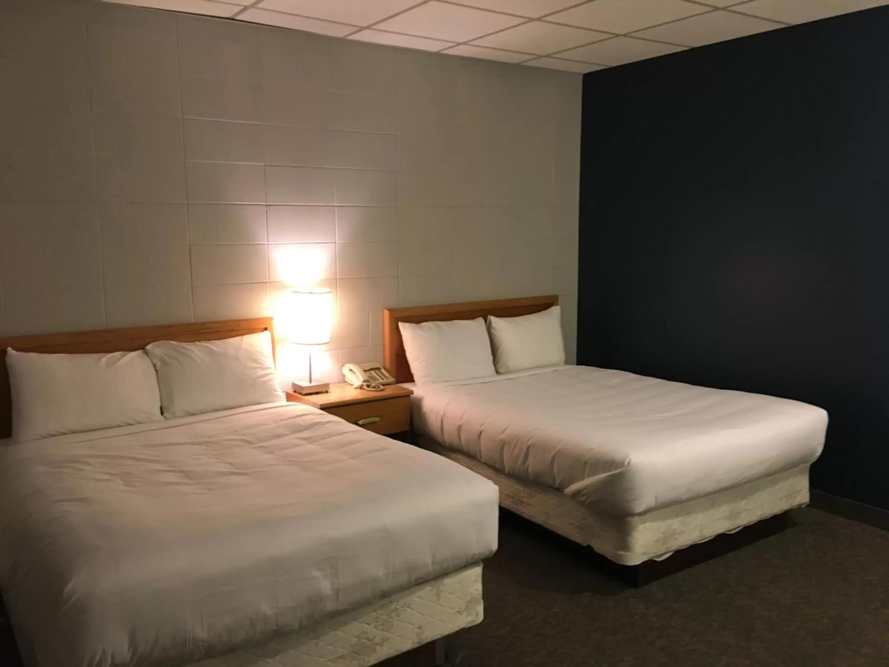 Bedroom, Bed in Altona Hotel