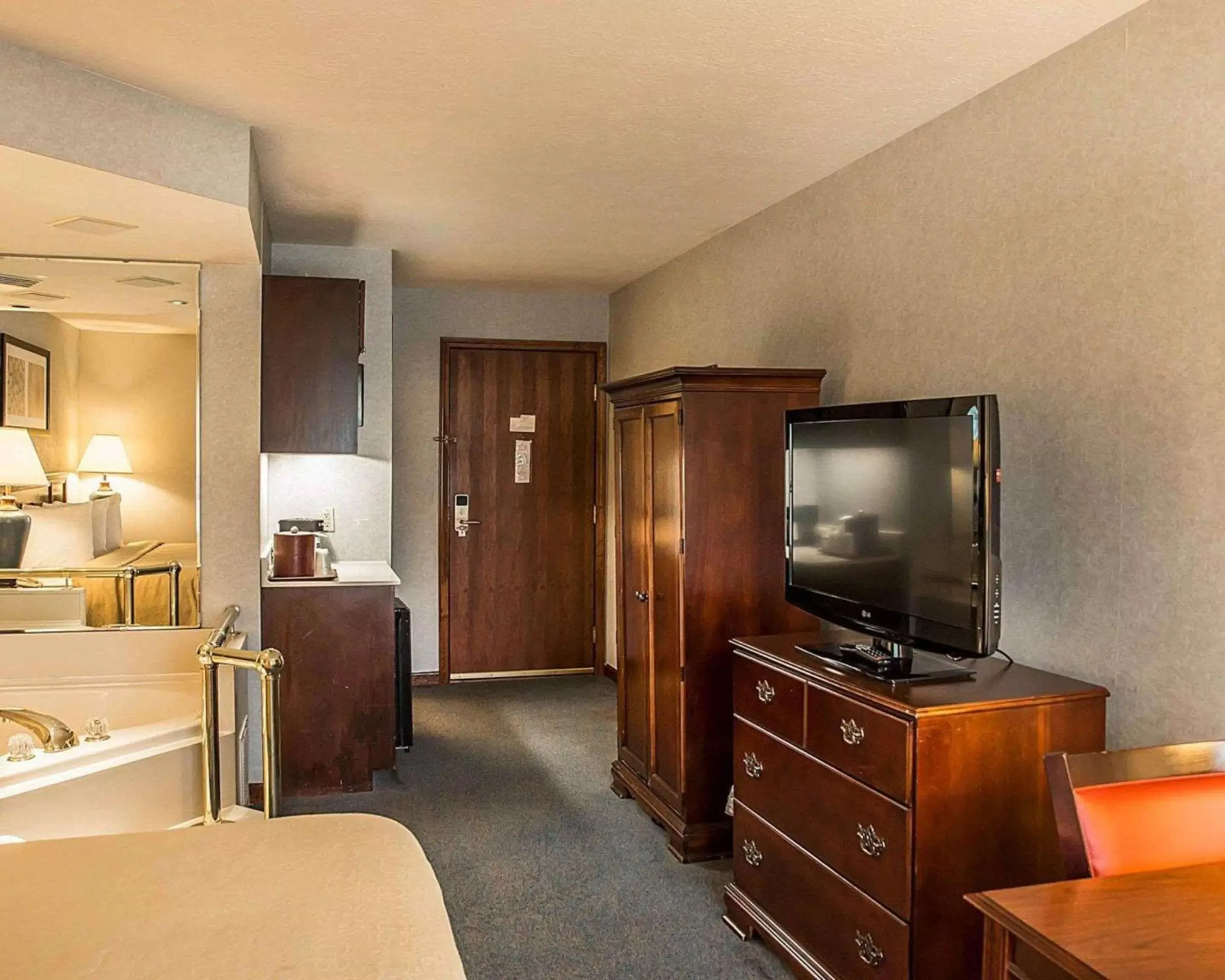 Photo of the whole room, TV/Entertainment Center in Quality Inn & Suites Cincinnati I-275