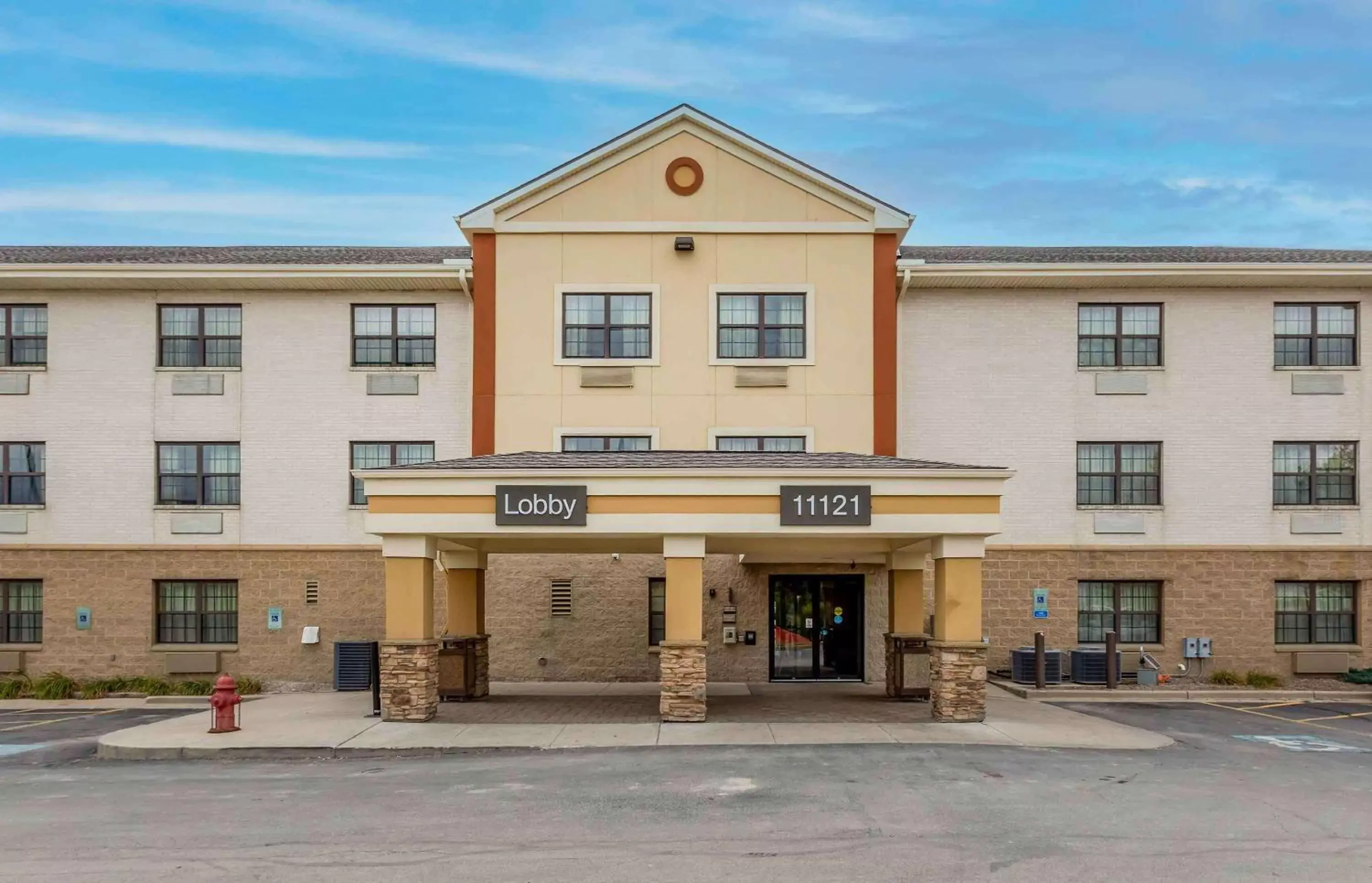 Property Building in Extended Stay America Suites - Milwaukee - Wauwatosa