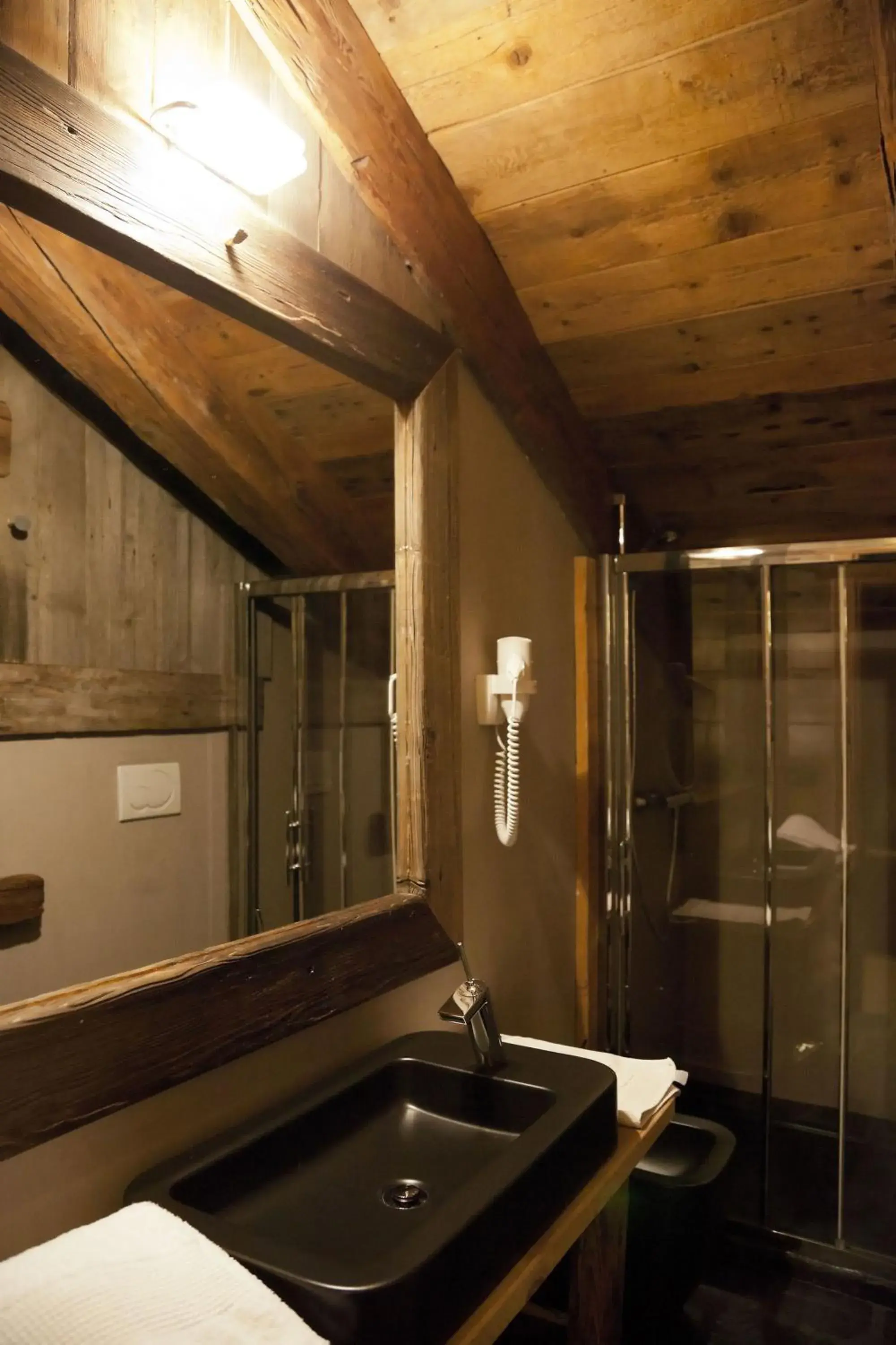 Bathroom in Hotel Chalet Svizzero