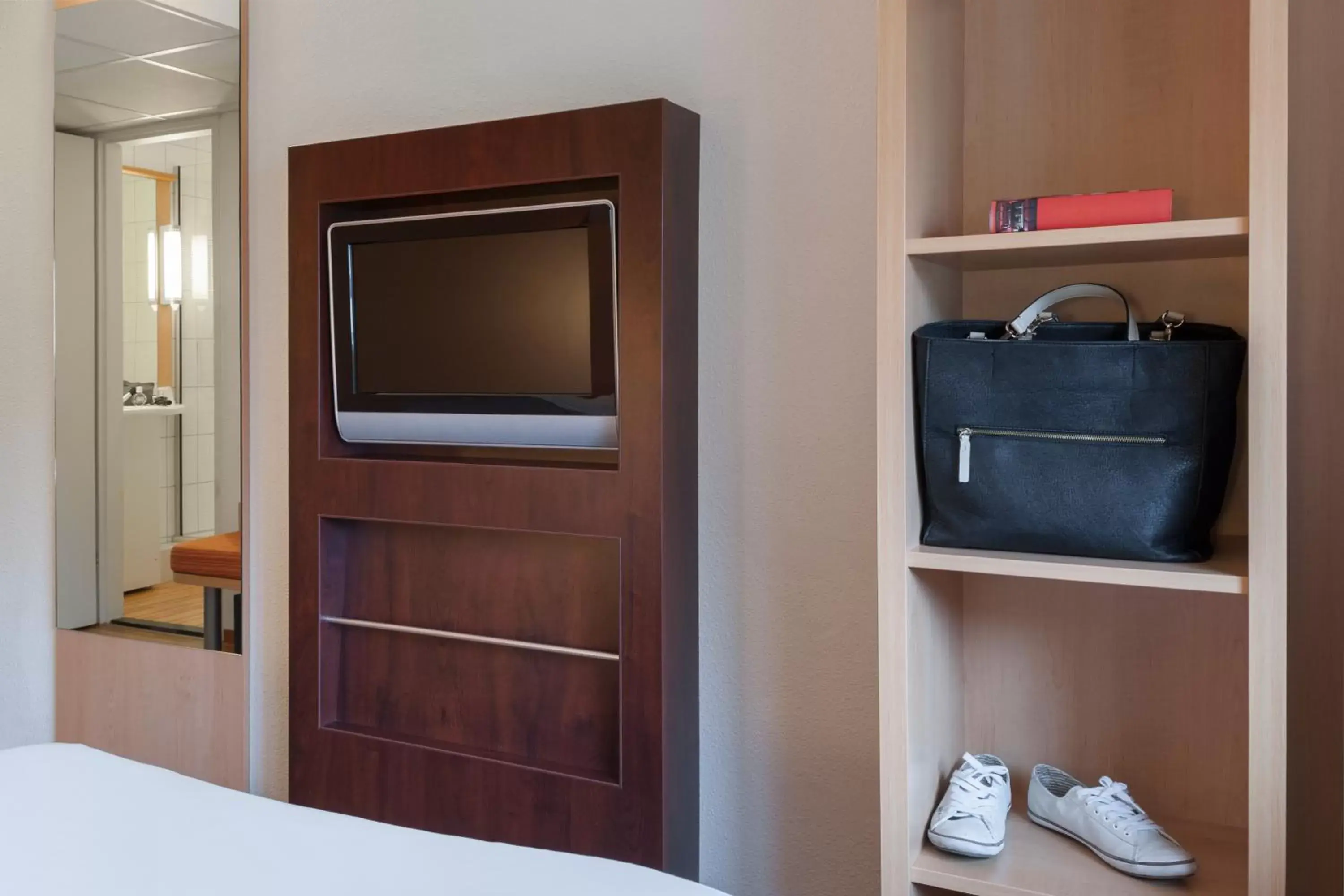 TV and multimedia, TV/Entertainment Center in Ibis Schiphol Amsterdam Airport