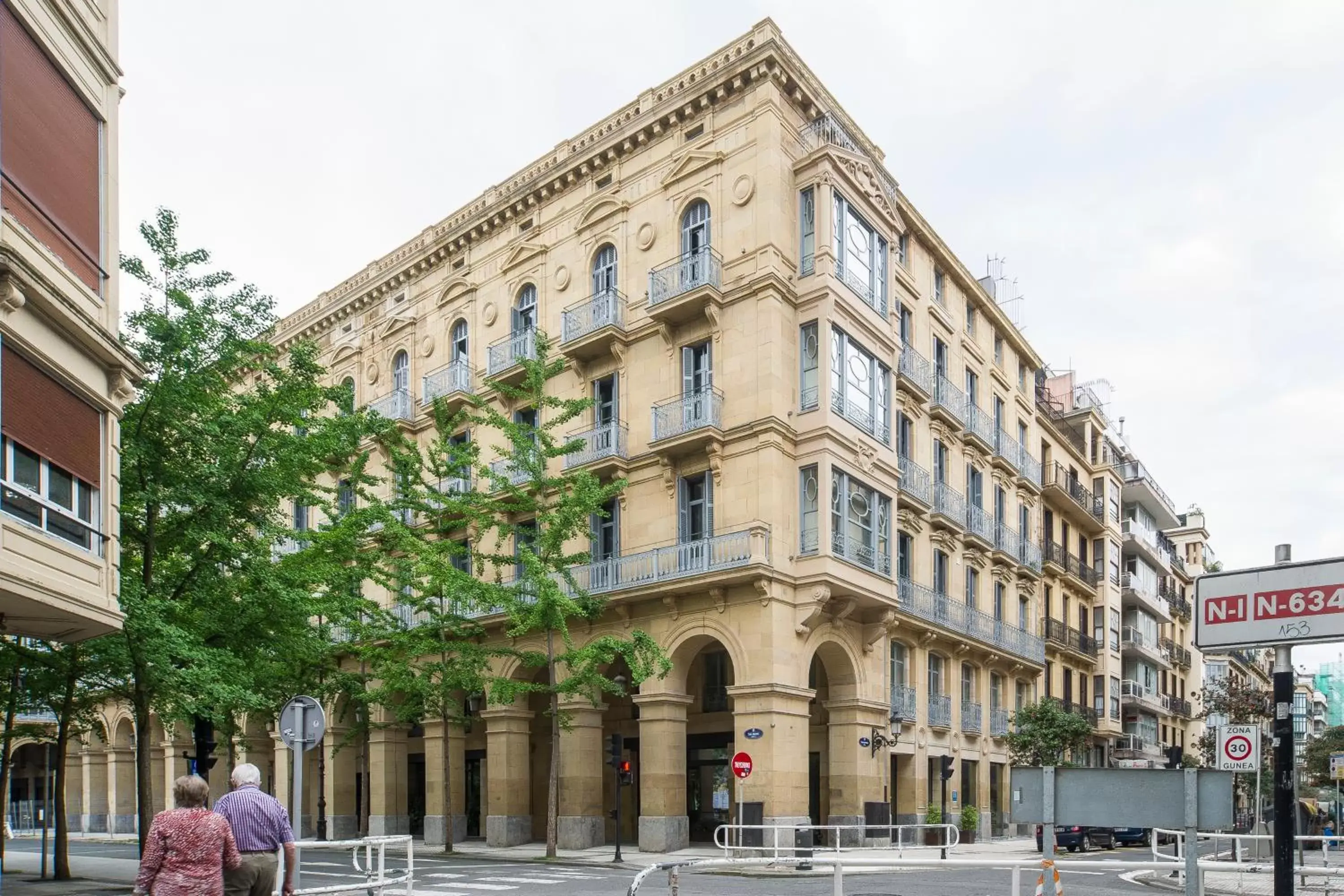 Property building in Hotel Arbaso Property building in Hotel Arbaso