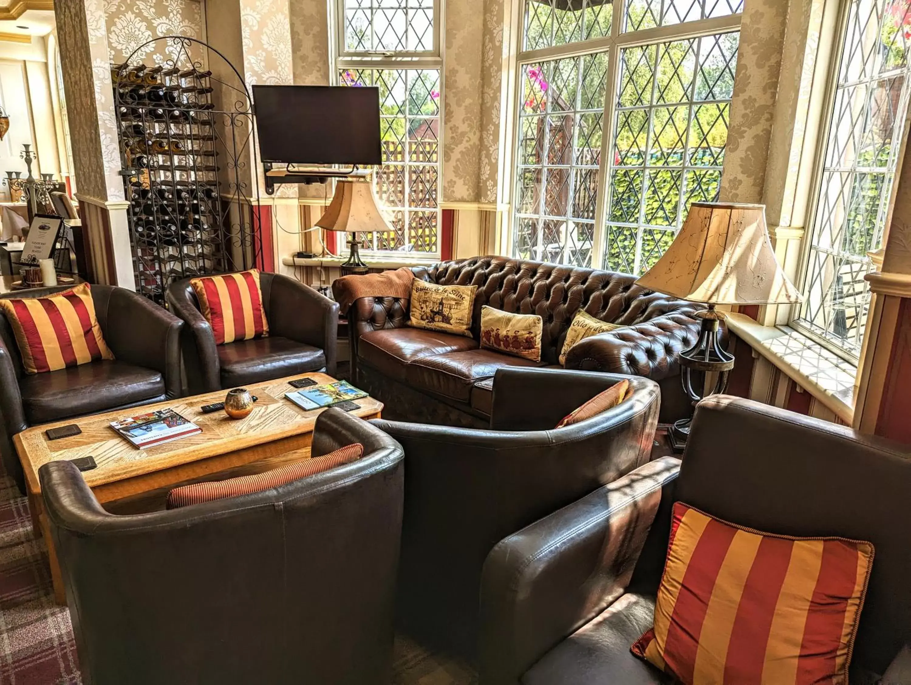 Living room, Seating Area in Brookside Hotel & Restaurant