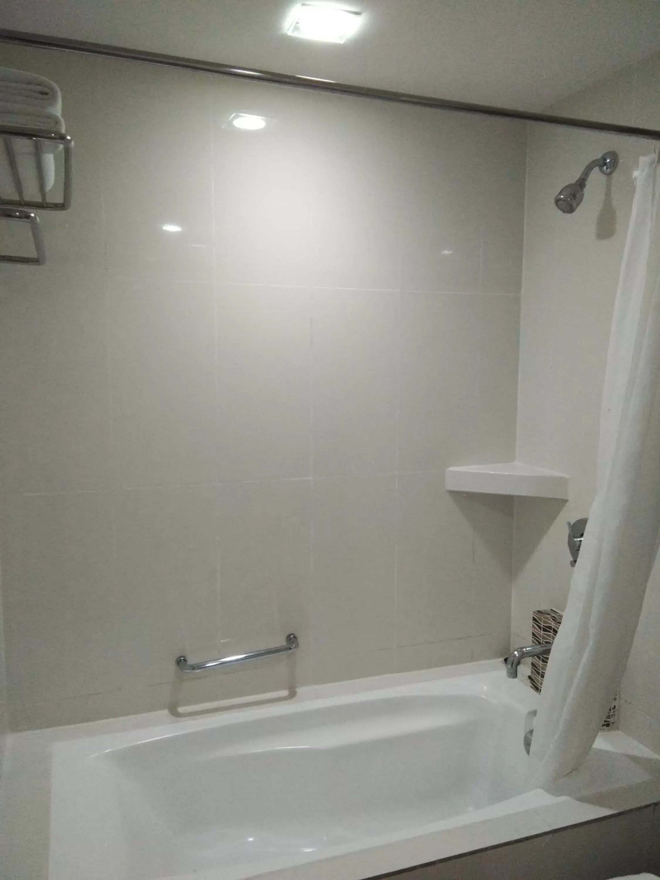 Hot Tub, Bathroom in Kinabalu Daya Hotel