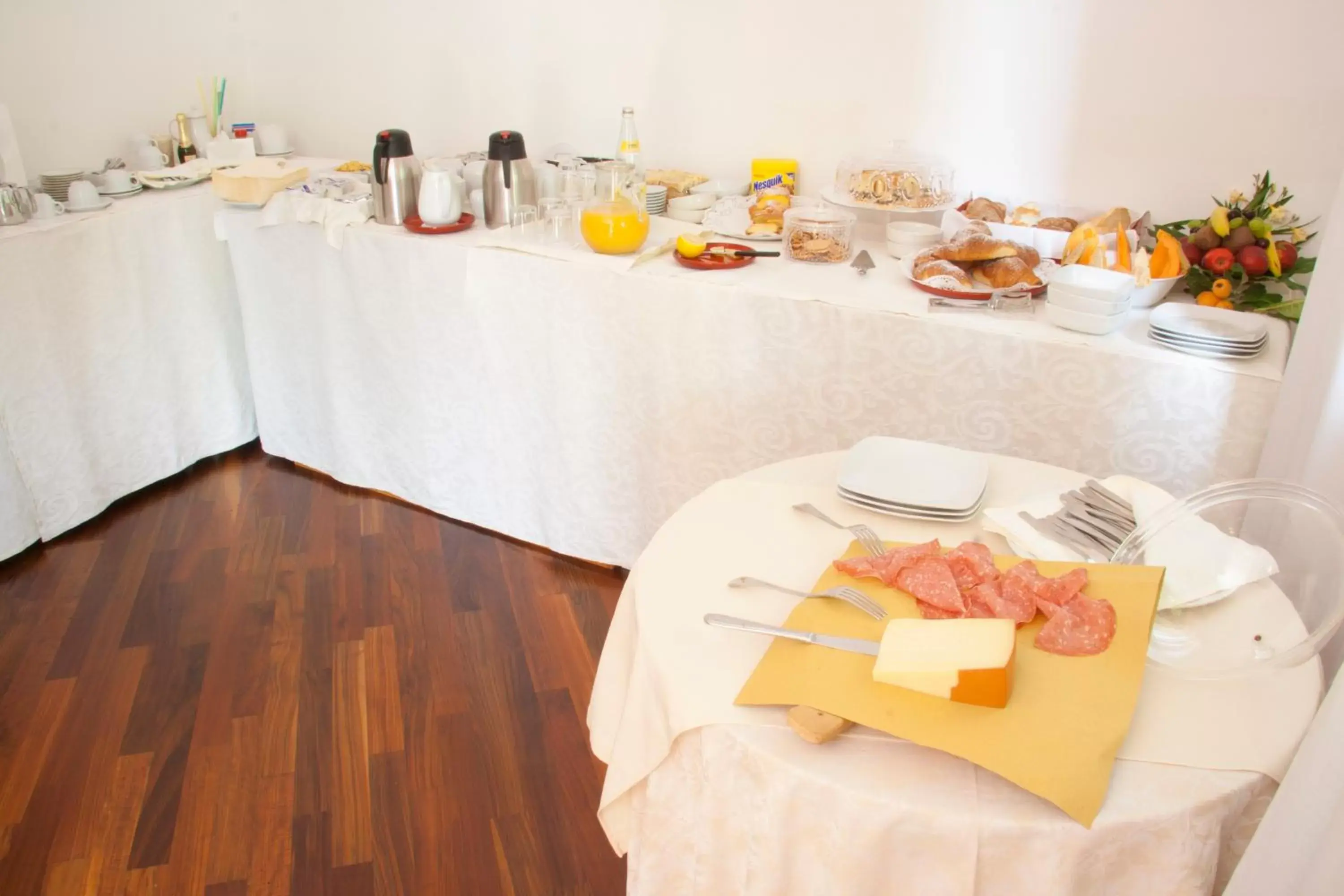 Breakfast, Banquet Facilities in Ai Giardini di San Vitale