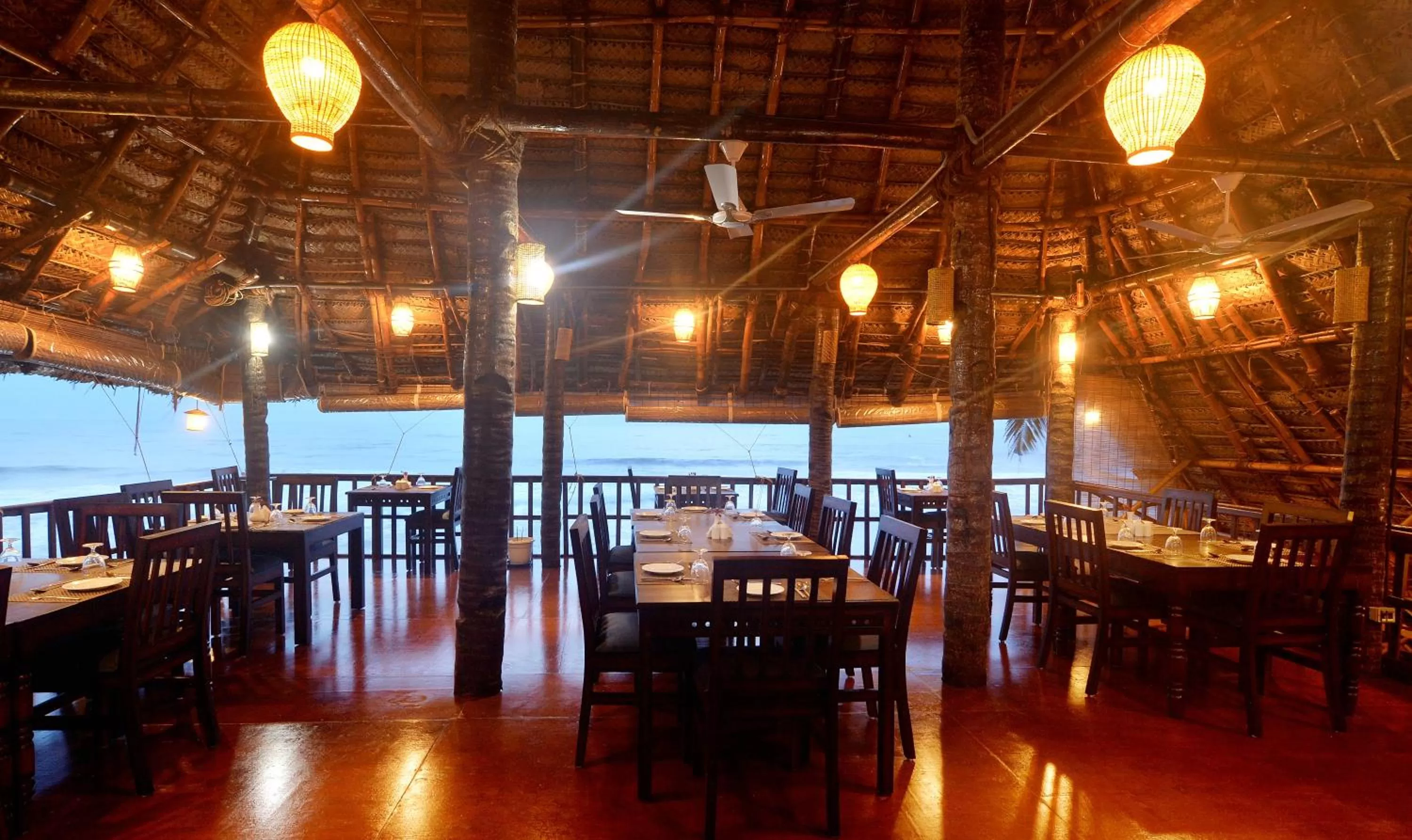Restaurant/places to eat in B'Canti Boutique Beach Resort