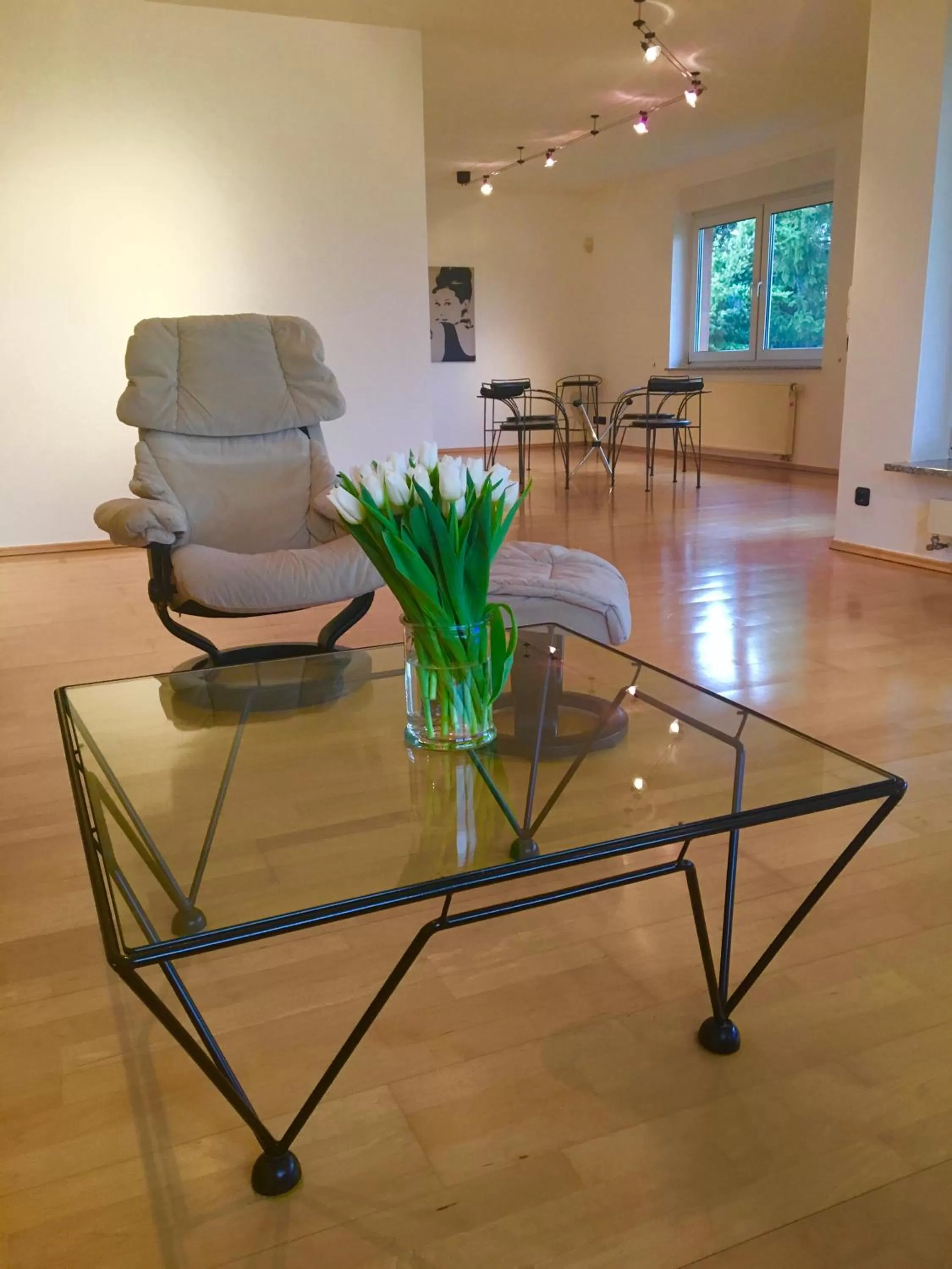 Communal lounge/ TV room in smart&beautiful Guesthouse