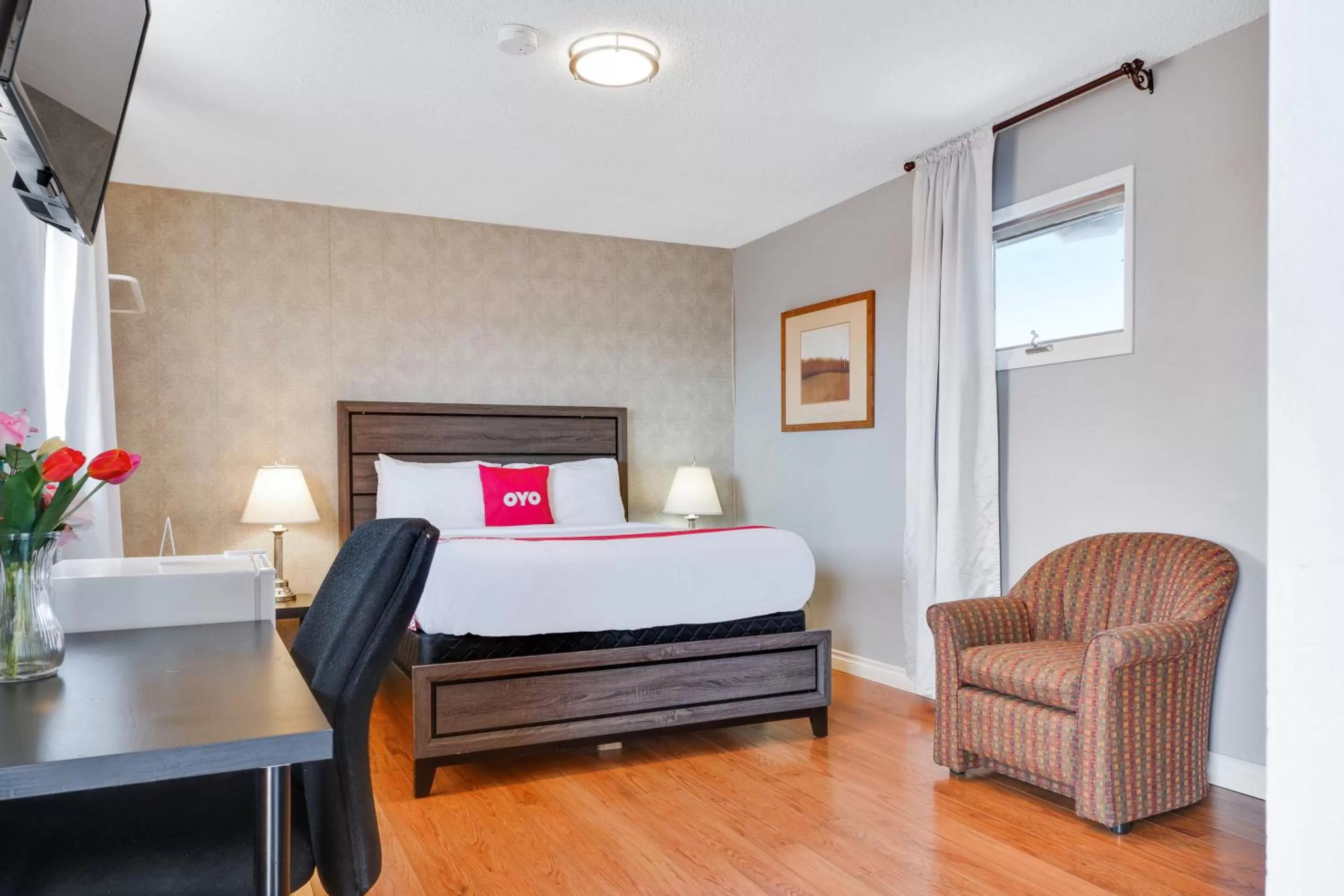 Bedroom, Bed in Hotel Bethel - Fort MacLeod, AB