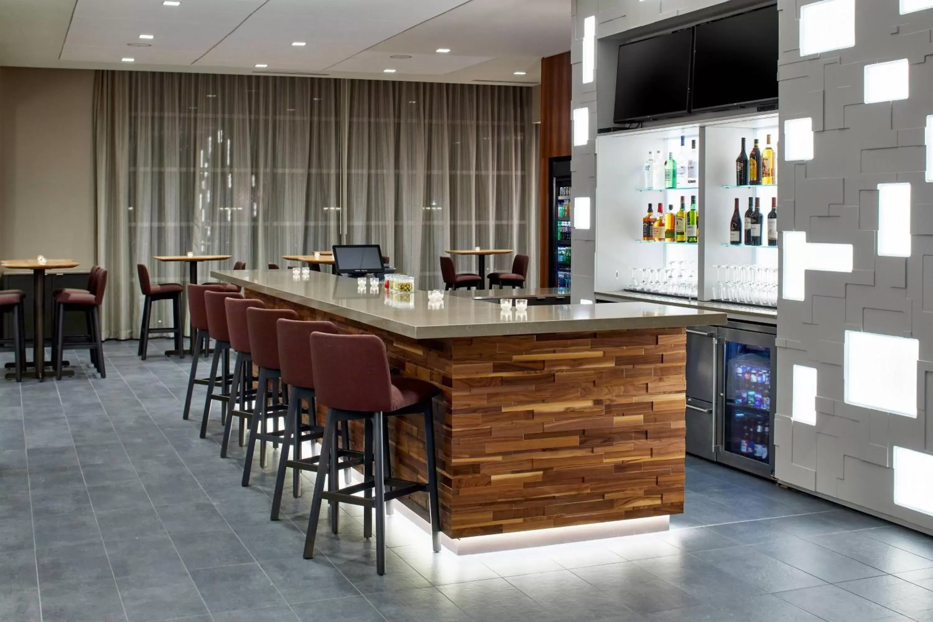 Restaurant/places to eat in Courtyard by Marriott Albany Airport