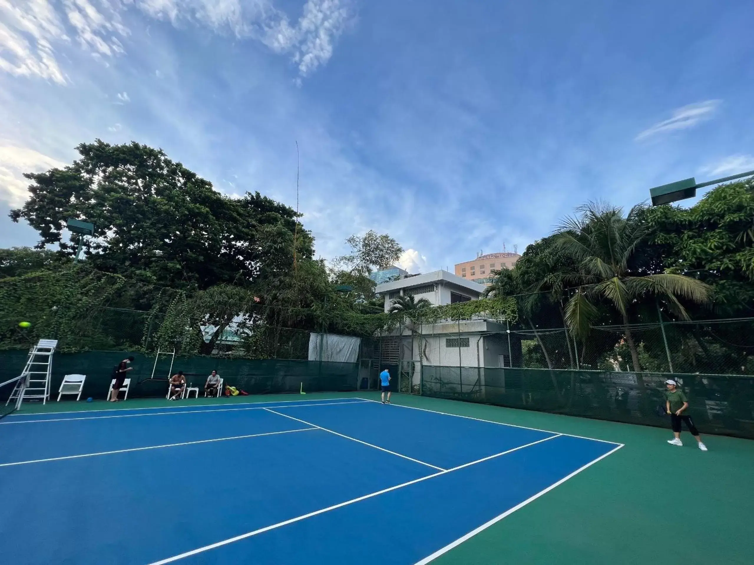 Tennis/Squash in OSC Sunrise Apartment