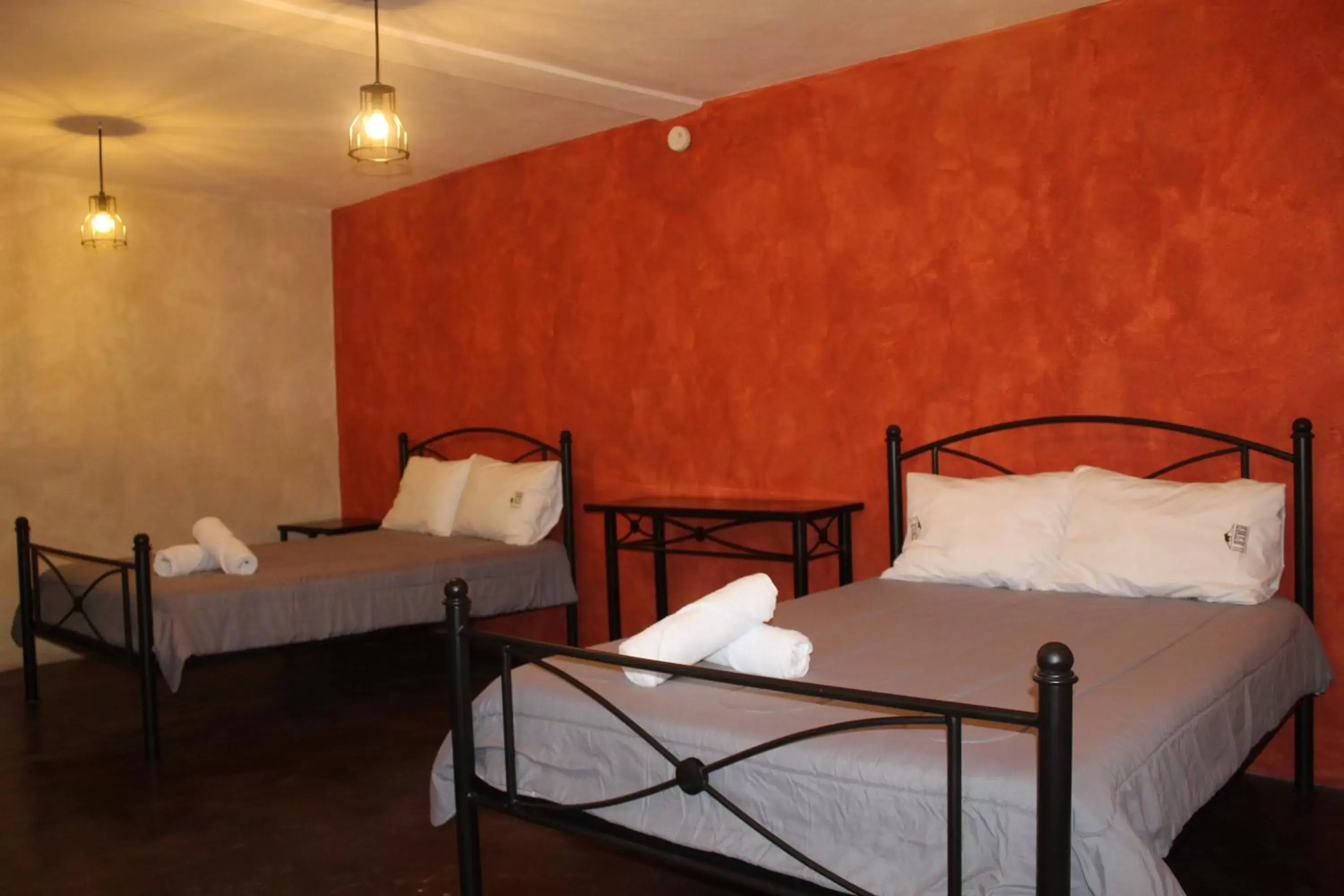 Photo of the whole room, Bed in Hotel el Descanso Barrio del Artista