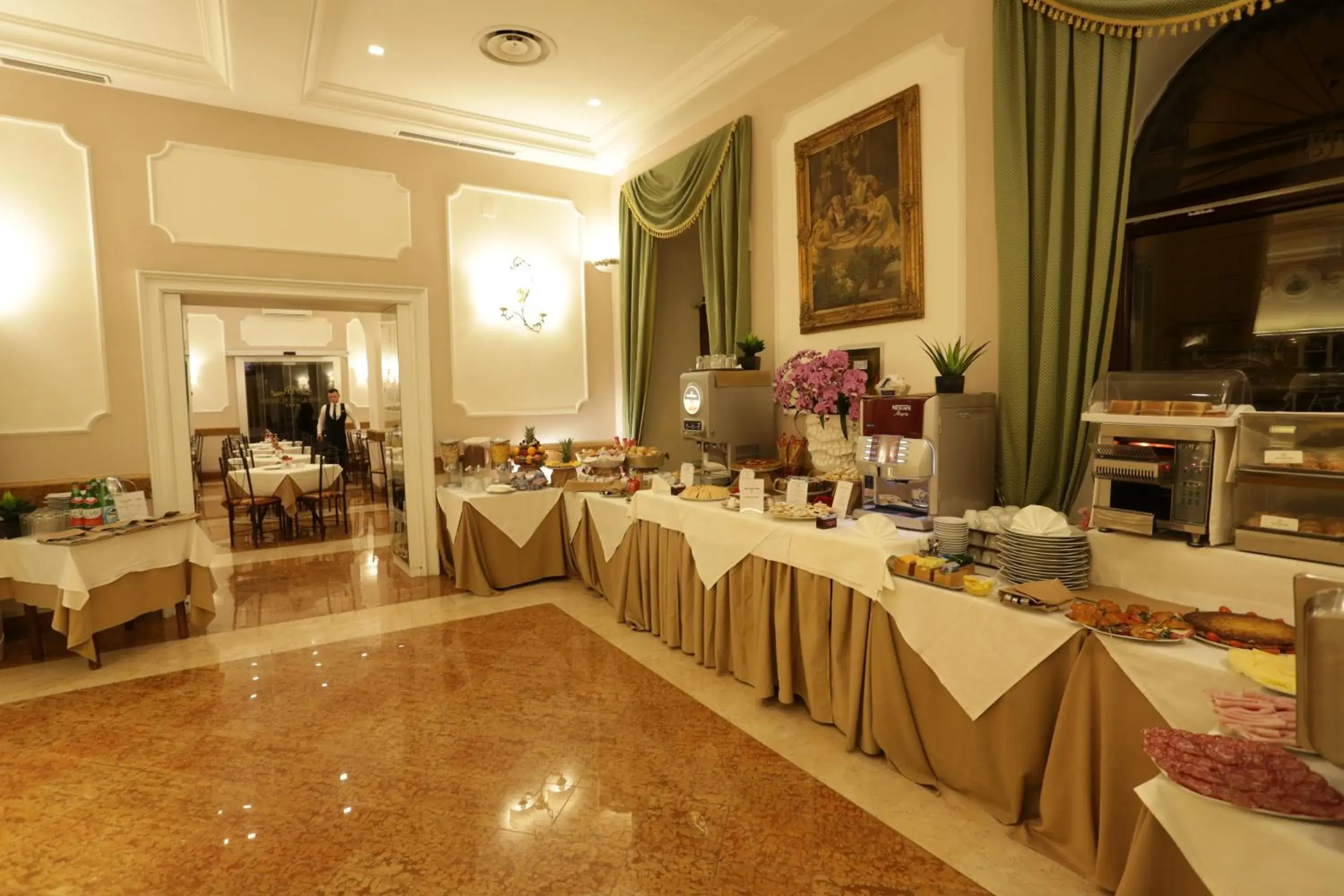 Continental breakfast in Hotel Vergilius Billia