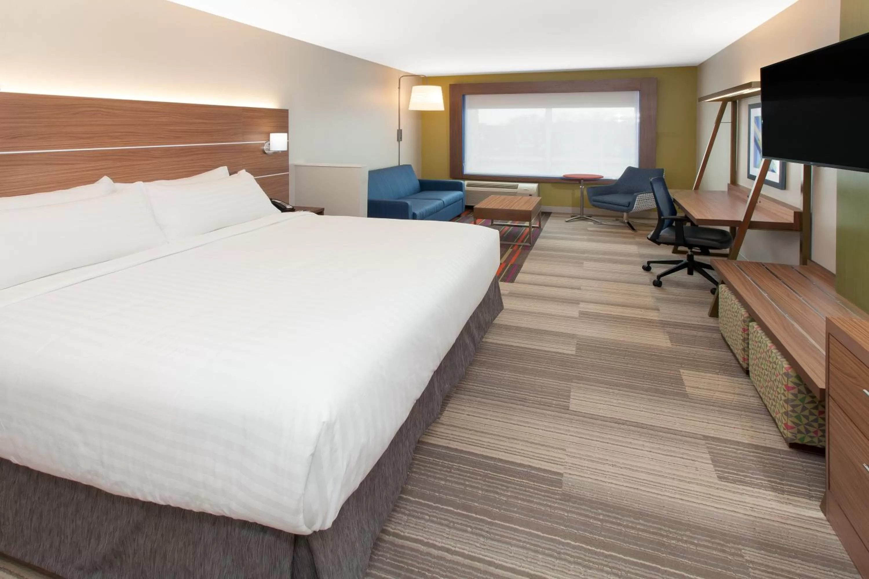 Photo of the whole room, Bed in Holiday Inn Express & Suites - Sterling Heights-Detroit Area by IHG