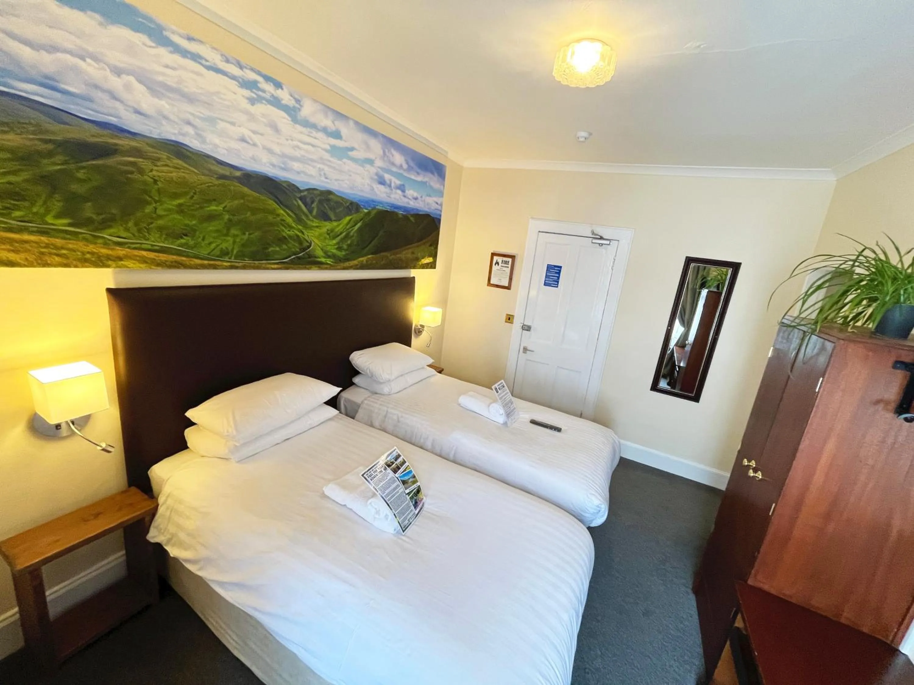 Bedroom, Bed in Buccleuch Arms Hotel