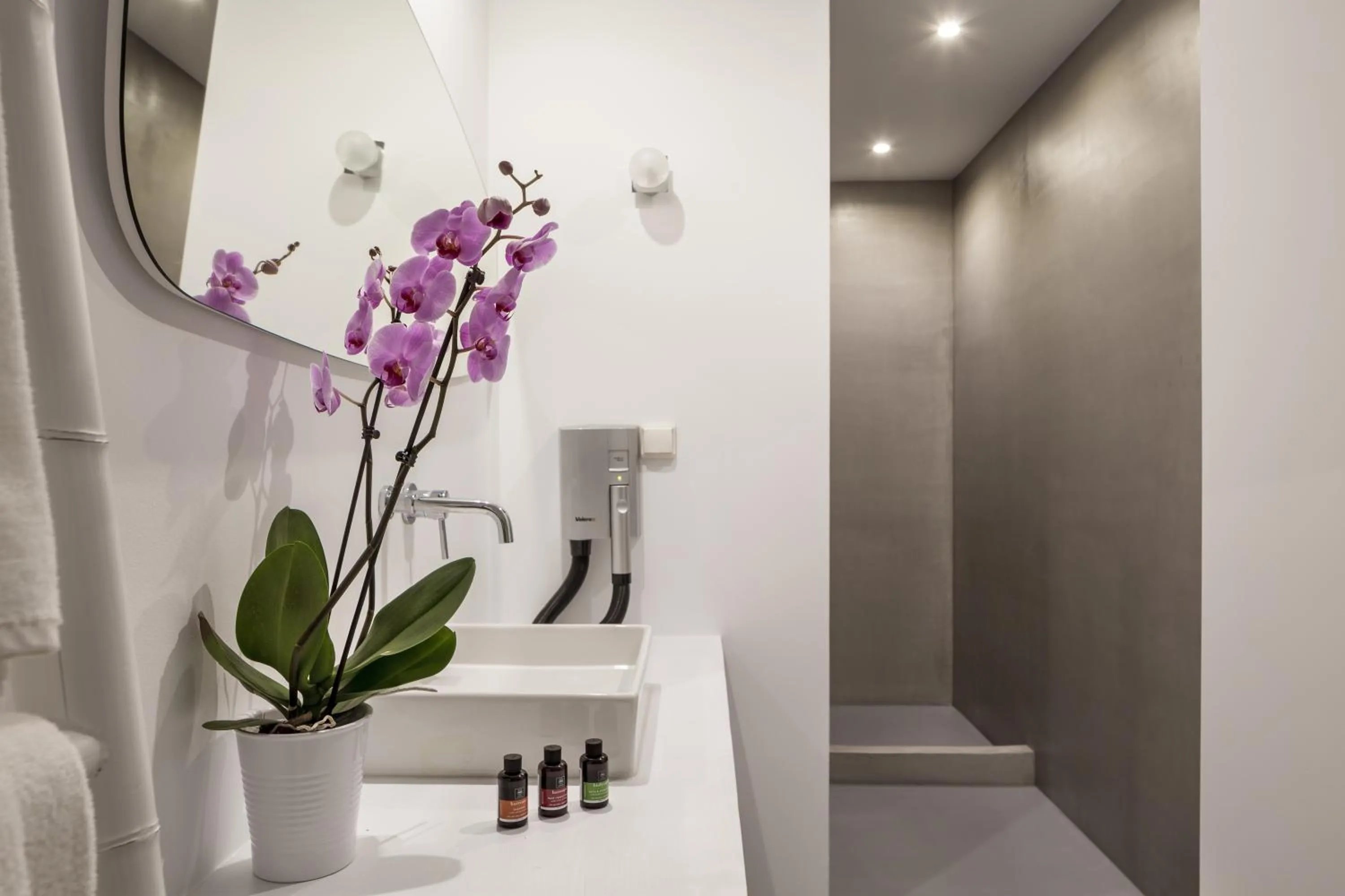 Shower in Mykonos Princess Hotel